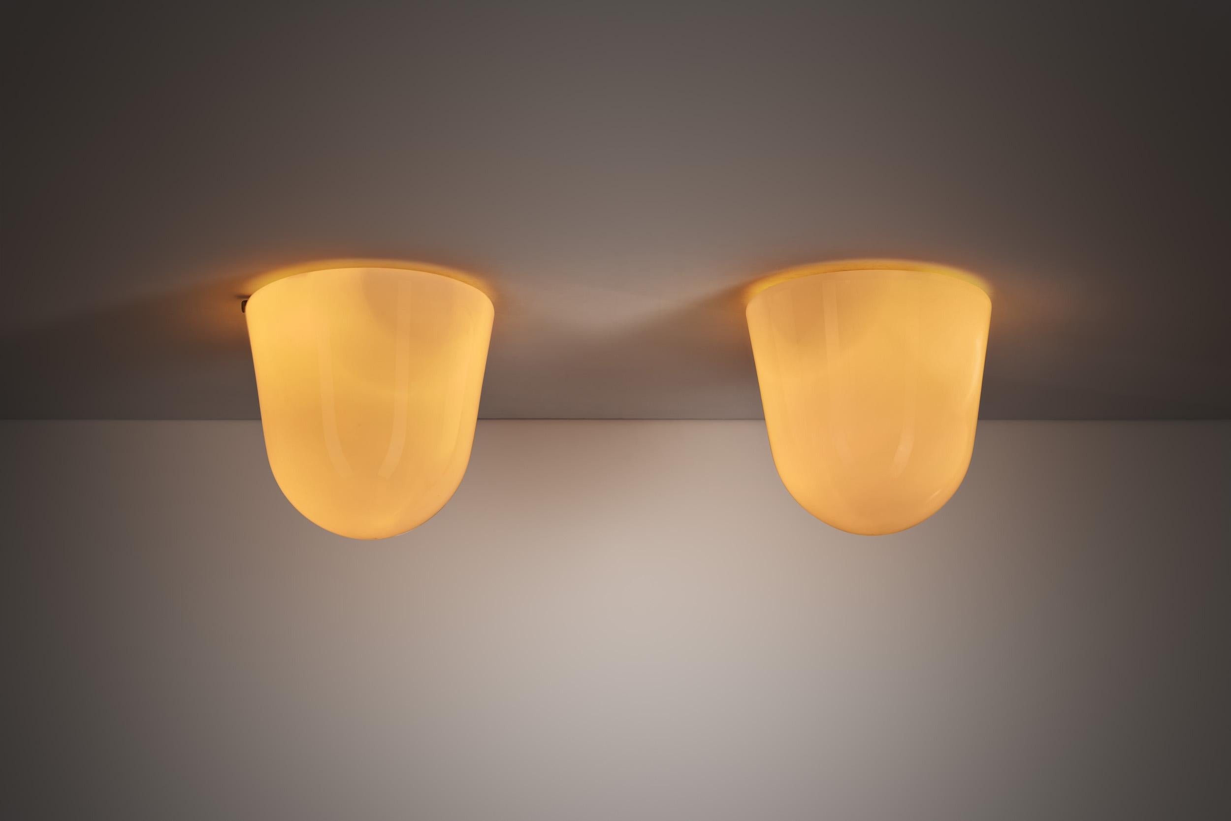 Einbaubeleuchtung aus Milchglas von ASEA, Schweden, Mitte des 20. Jahrhunderts, Paar (Schwedisch) im Angebot