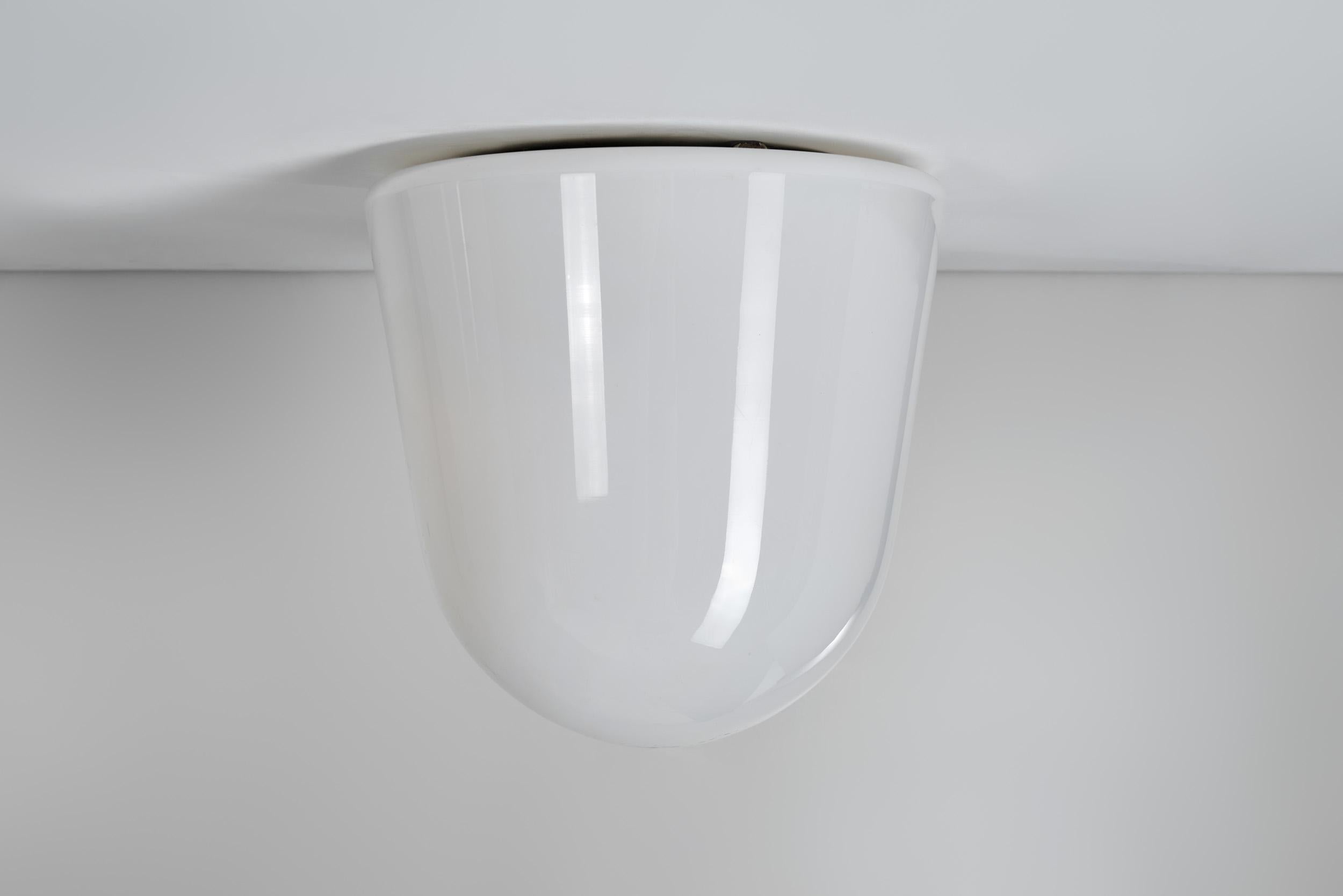 Einbaubeleuchtung aus Milchglas von ASEA, Schweden, Mitte des 20. Jahrhunderts, Paar im Angebot 3