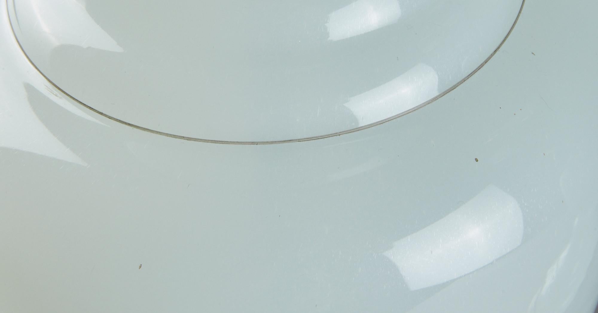 XX secolo Coppia di lampade in vetro lattimo in vendita