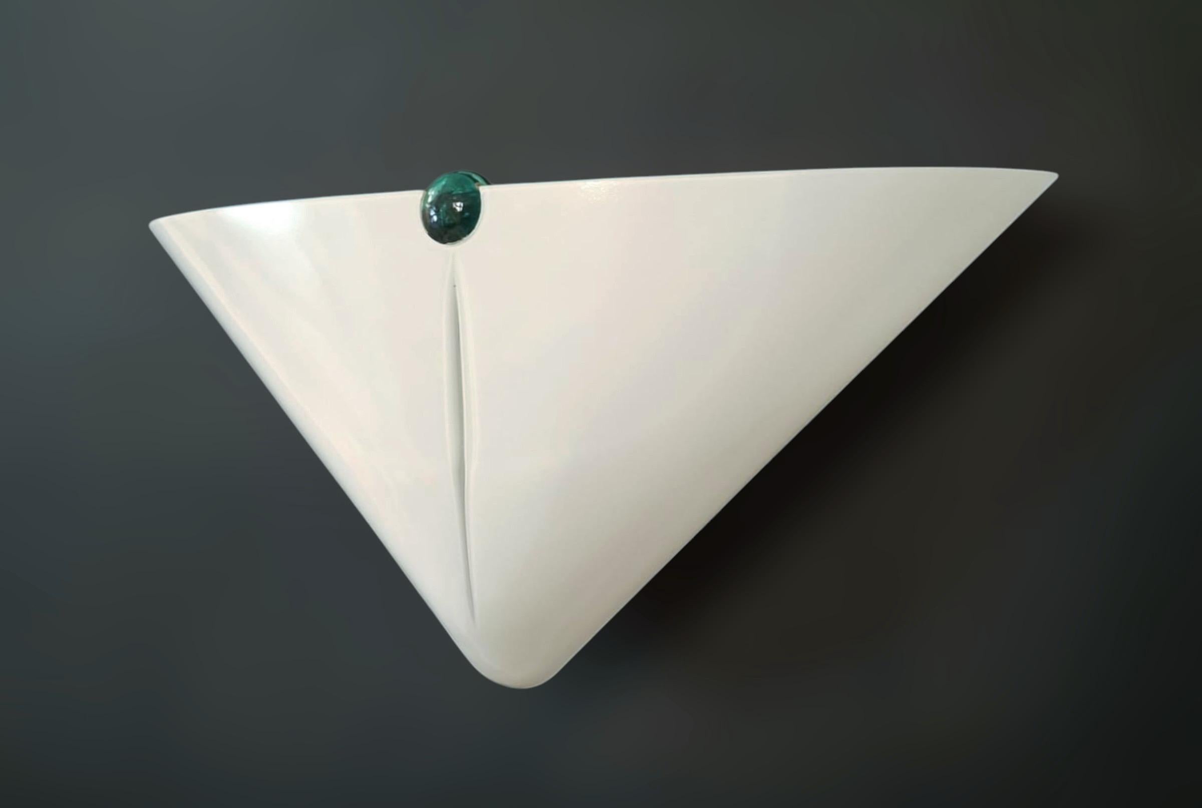 Mid-Century moderno Coppia di applique bianco latte di De Majo in vendita