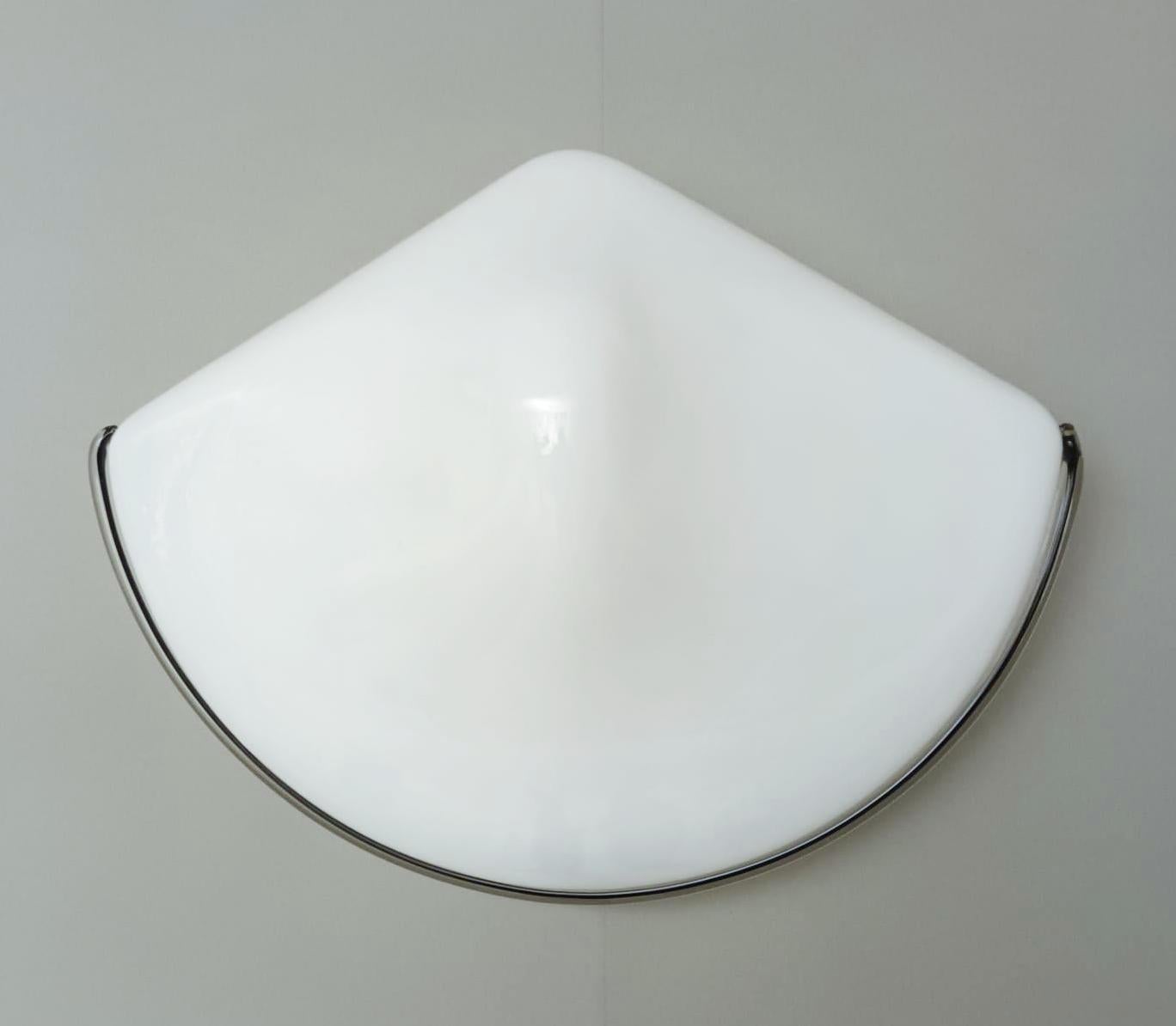 Vintage Italian wall light with triangular Murano glass shade in milky white color with black border / Made in Italy in the style of Vistosi, circa 1960s
Measures: height 12 inches, width 14.5 inches, depth 5.5 inches
1 light / E26 or E27 type / max