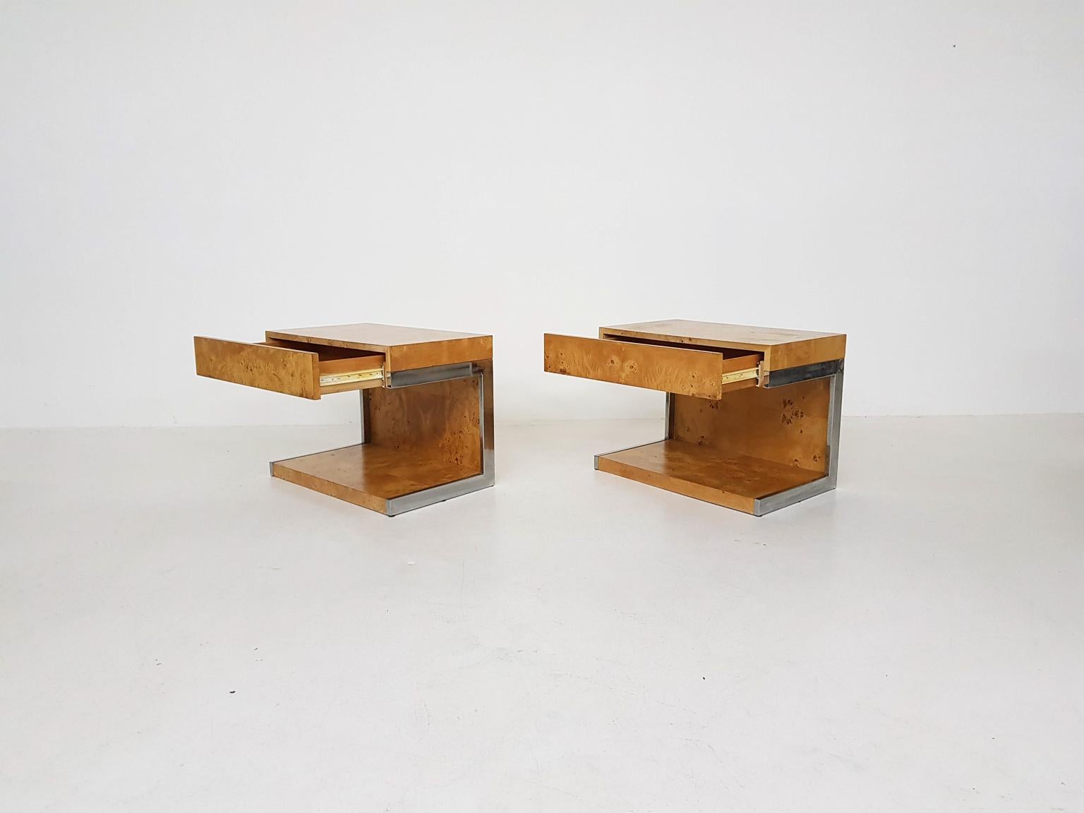 Pair of Milo Baughman Attributed Burl Wood and Chrome Night or Bed Stands In Good Condition In Amsterdam, NL
