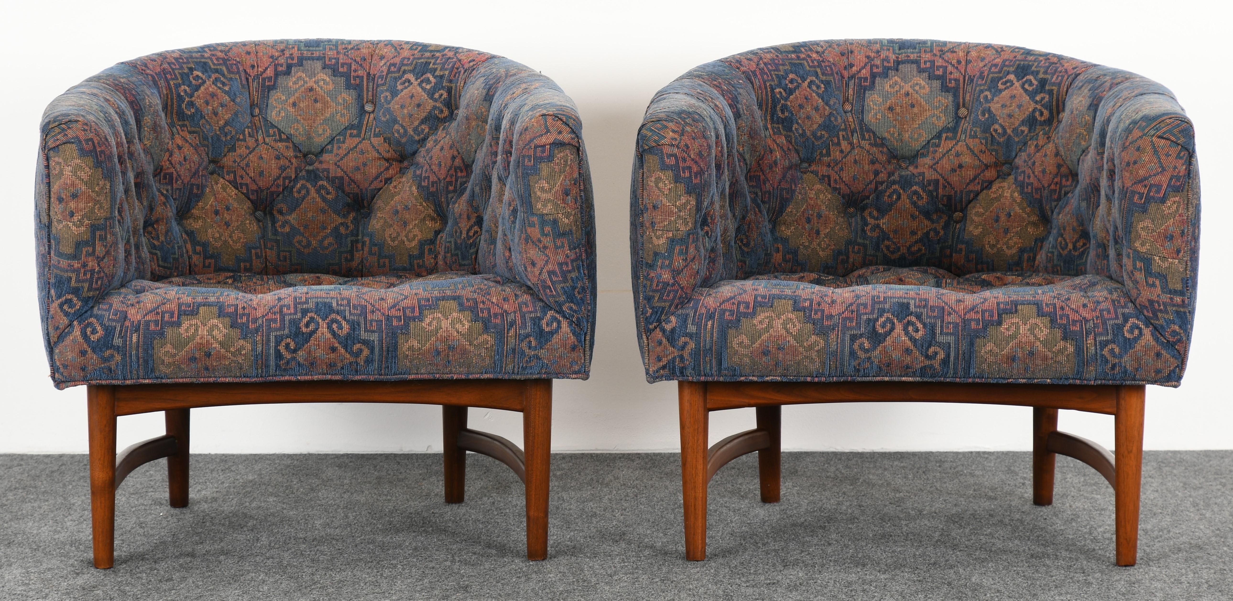 Mid-Century Modern Pair of Milo Baughman Barrel Back Lounge Chairs, 1960s