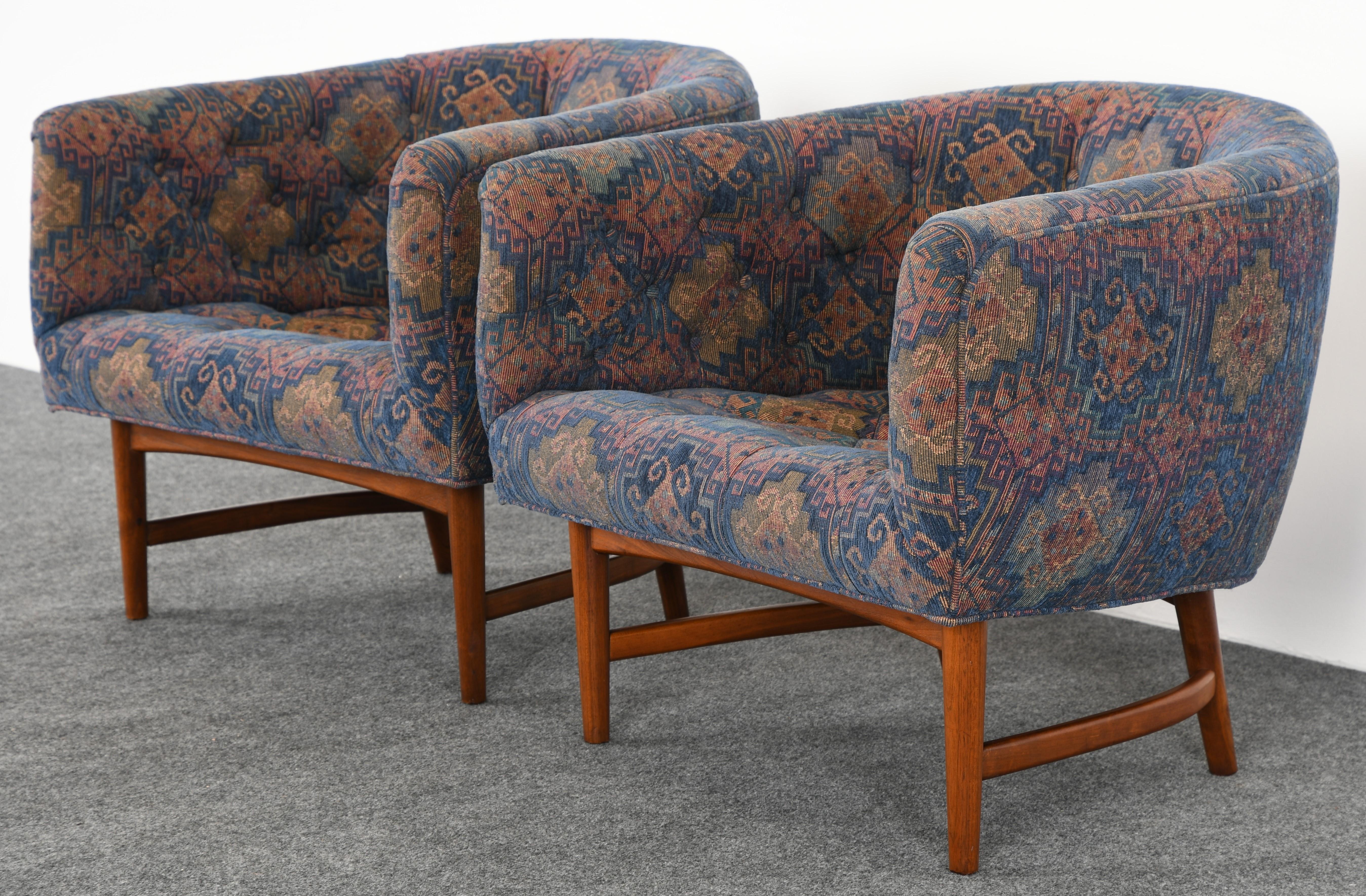 American Pair of Milo Baughman Barrel Back Lounge Chairs, 1960s