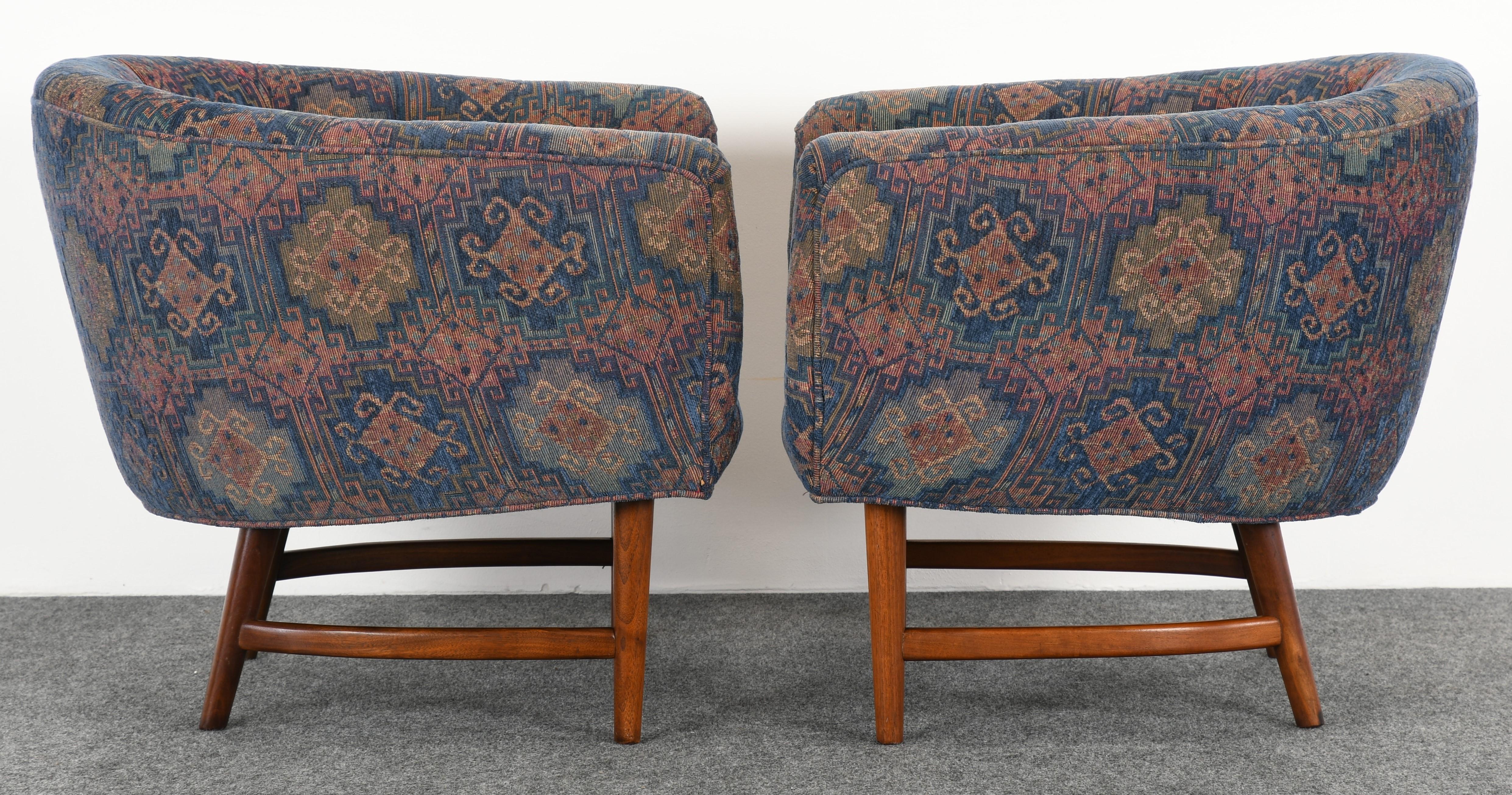 Pair of Milo Baughman Barrel Back Lounge Chairs, 1960s In Good Condition In Hamburg, PA