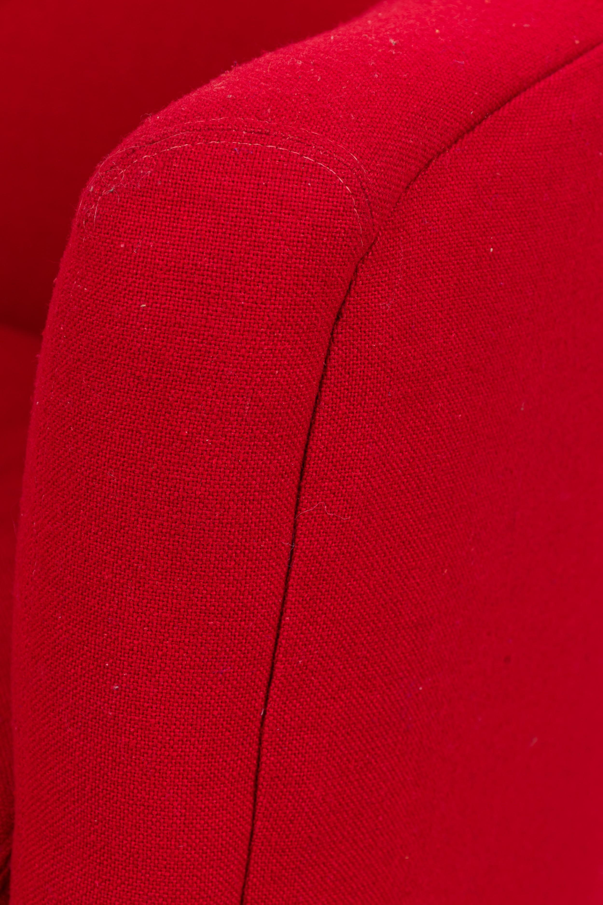 Ein Paar leuchtend rote gepolsterte Dreh-/Klappsessel von Milo Baughman im Angebot 2