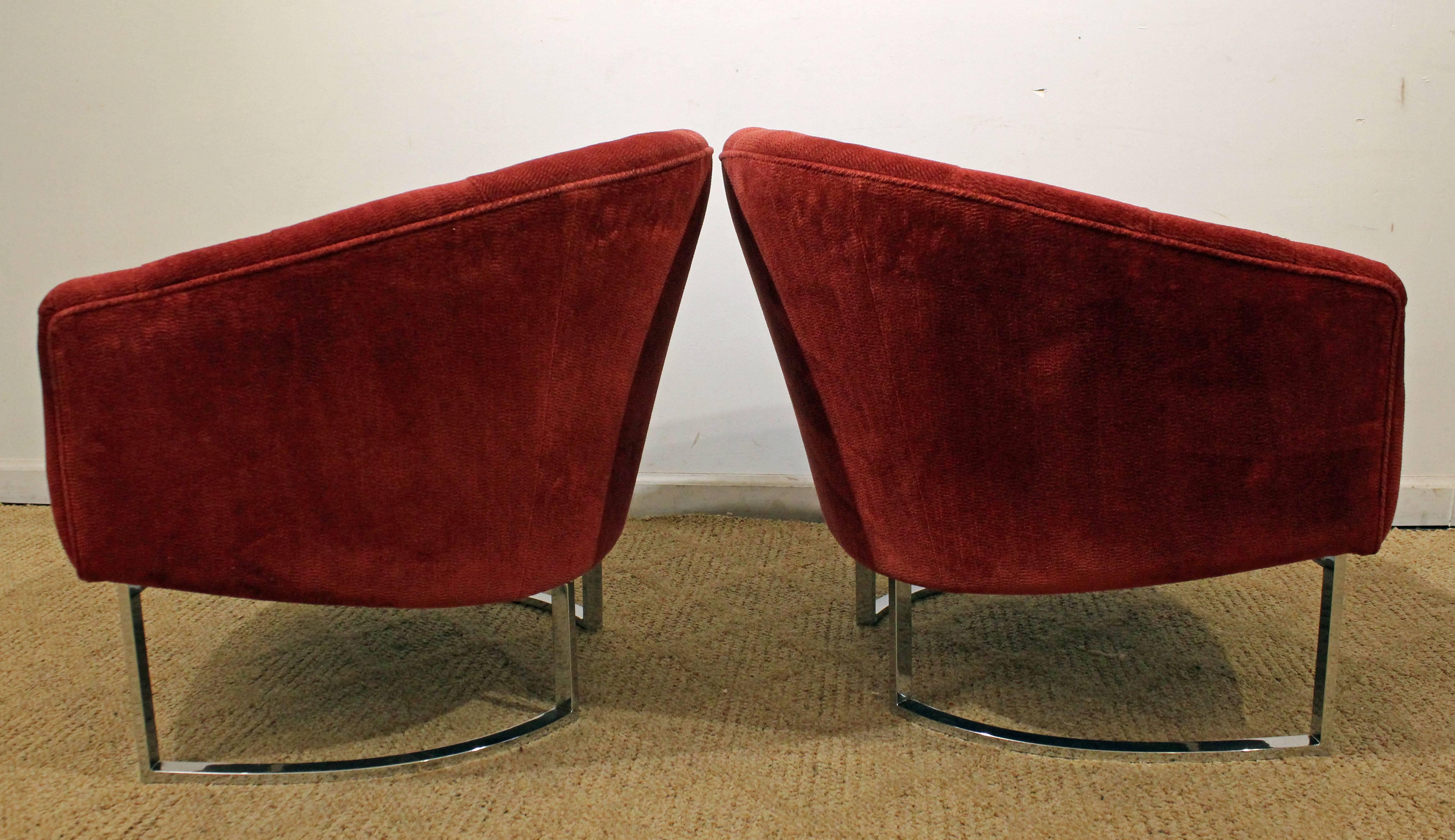 Mid-Century Modern Pair of Chrome Barrel Back Club Chairs