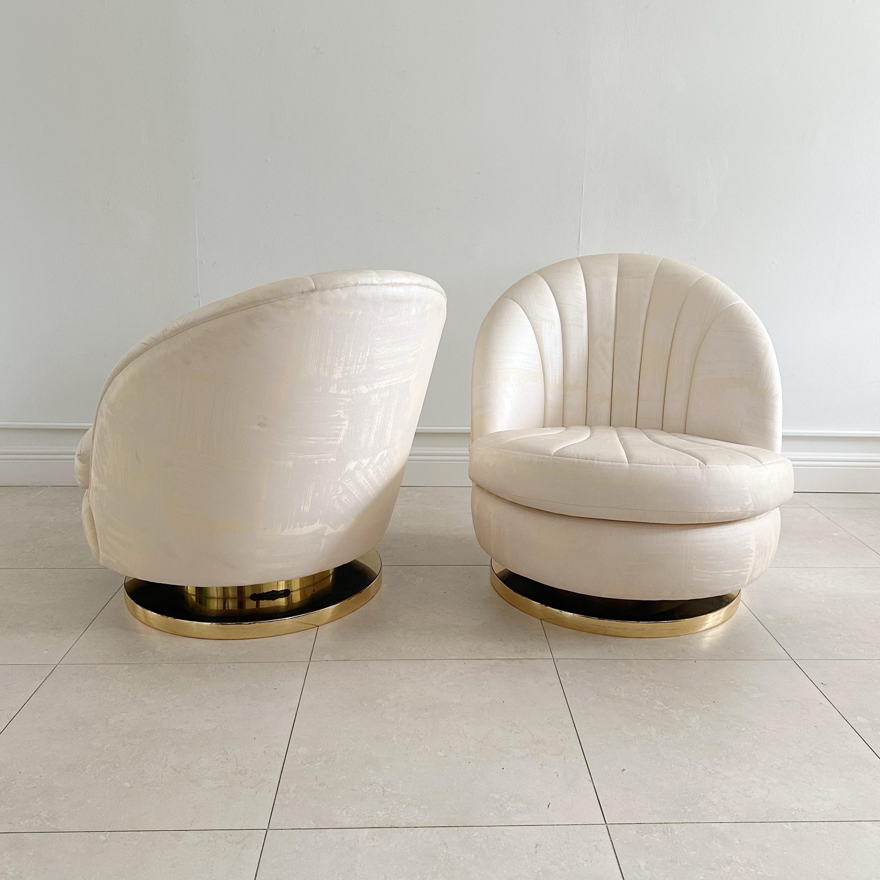Pair of Milo Baughman Clamshell Swivel Chairs With Brass Basses In Good Condition In West Palm Beach, FL