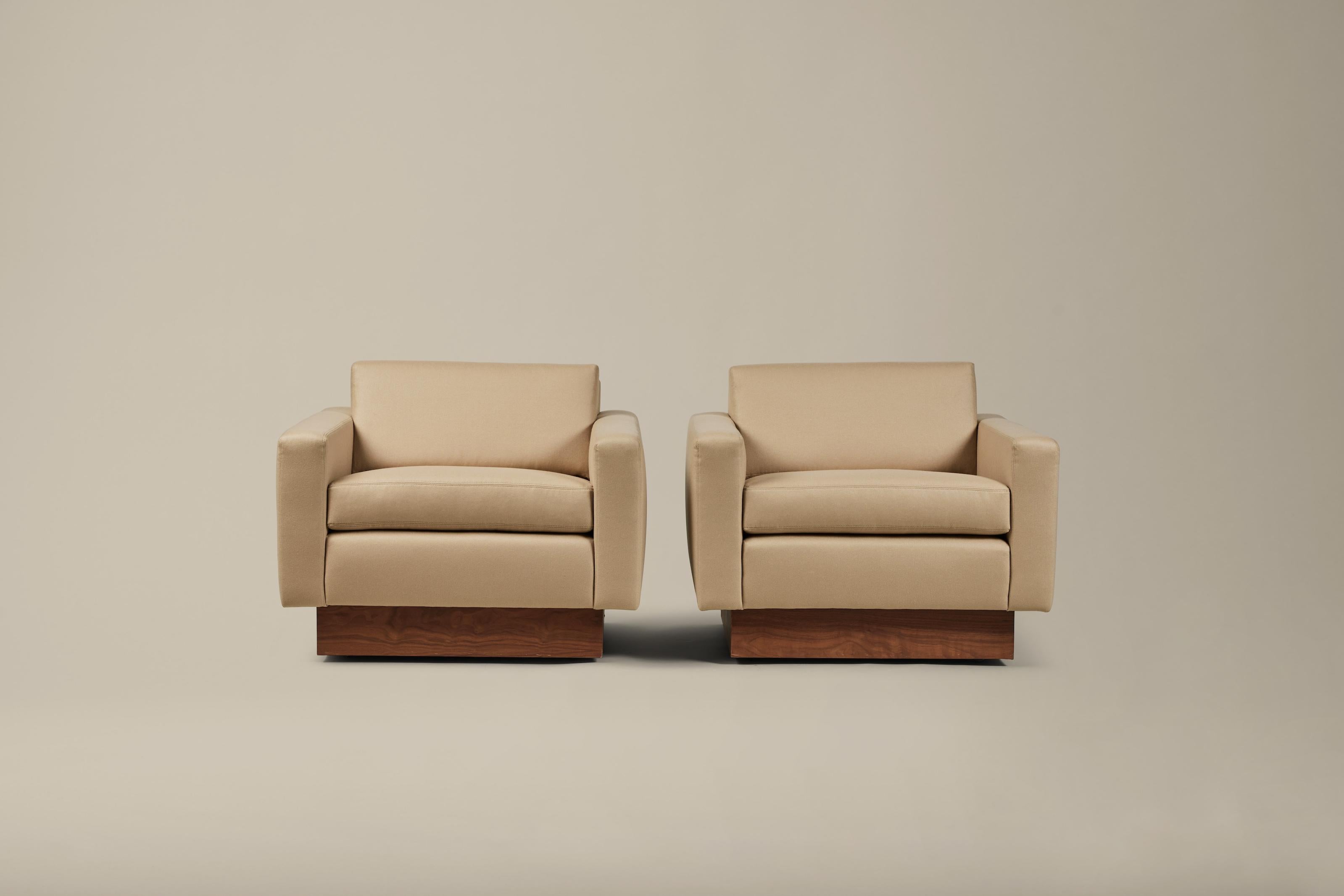 Introducing a pair of stunning mid-century club chairs, reflecting the iconic style of American furniture designer Milo Baughman. Known for sleek simplicity, these chairs bring a touch of vintage elegance and modern functionality, all on hidden