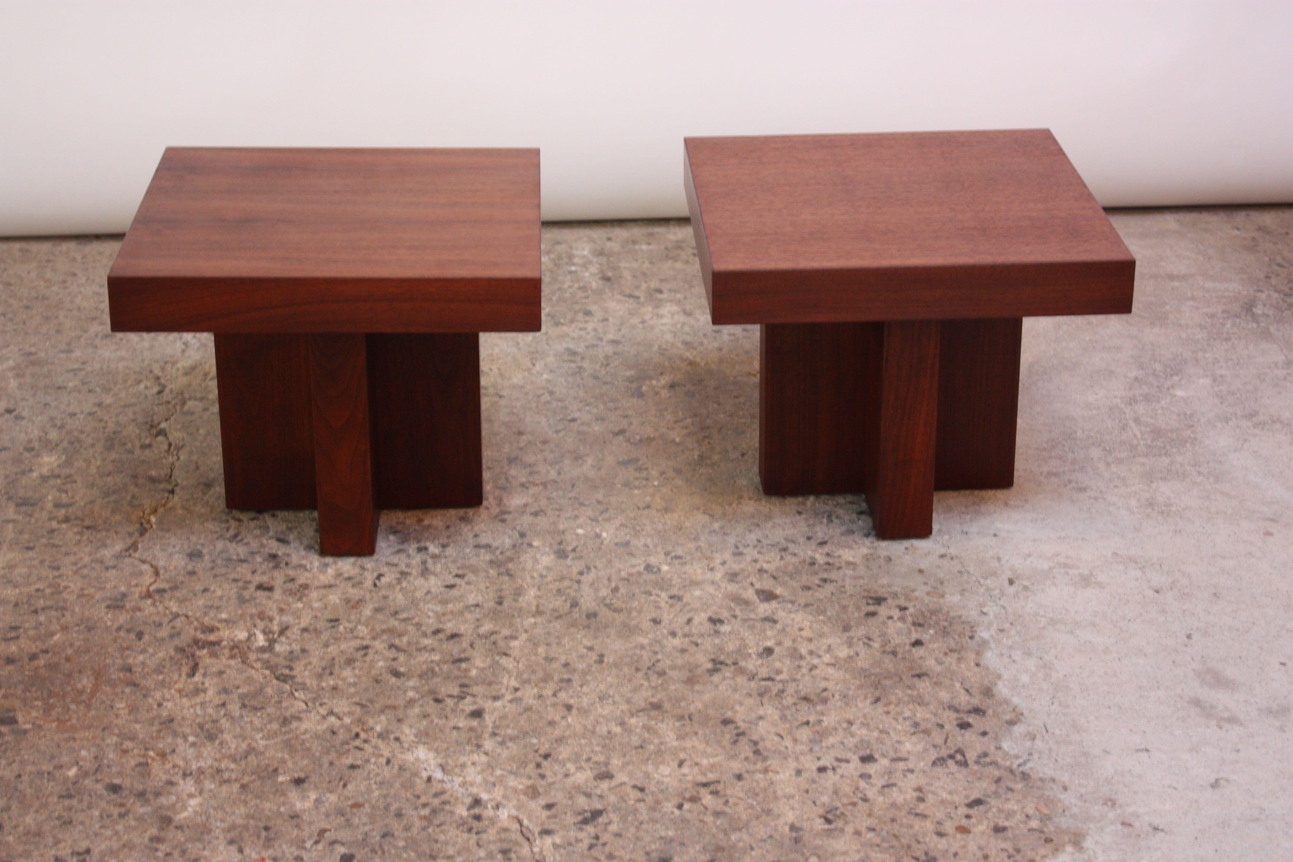 Pair of Milo Baughman 'Cruciform' End Tables  In Good Condition In Brooklyn, NY