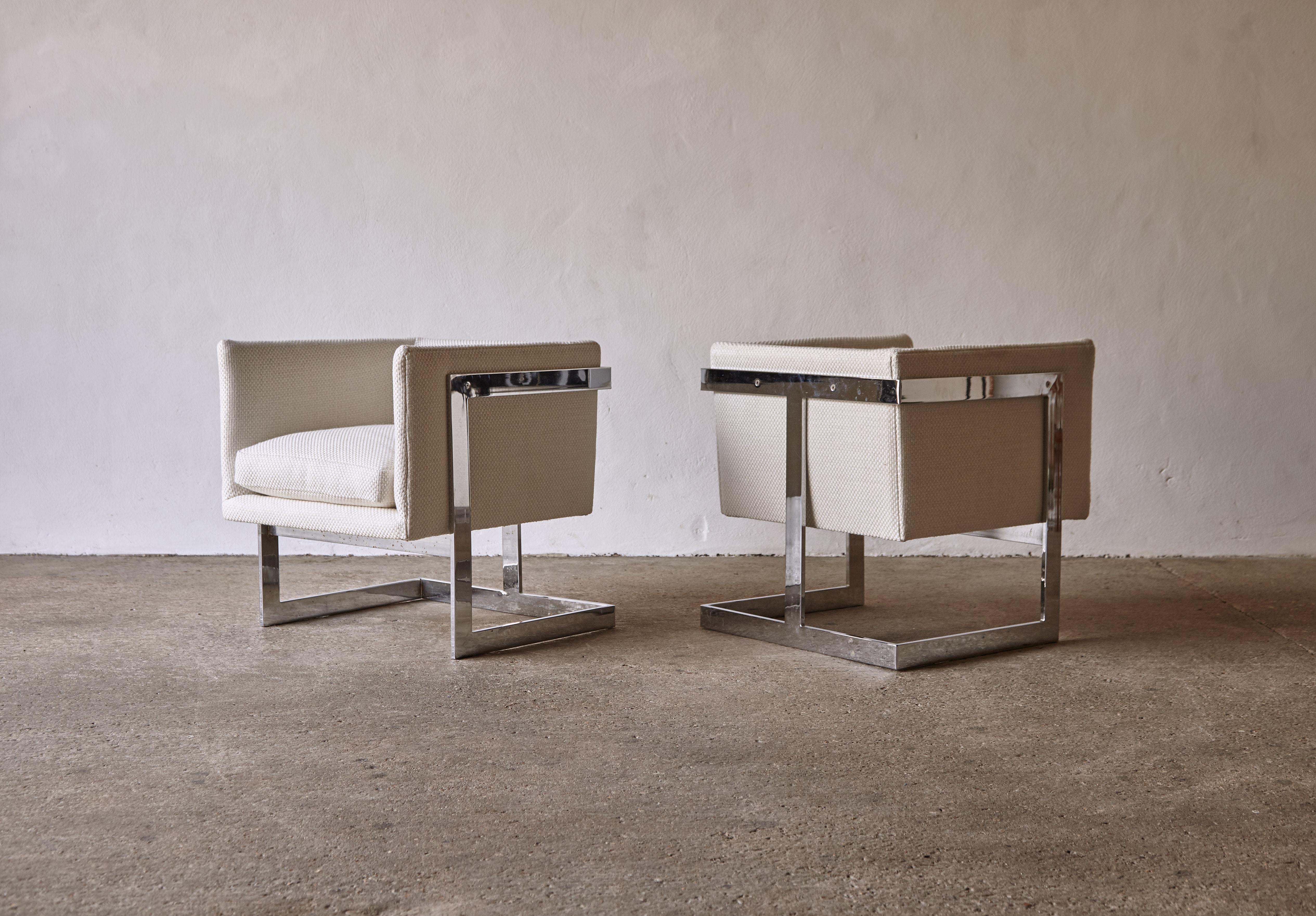 Très belle paire de chaises longues en cube à dossier en T d'origine Milo Baughman pour Thayer Coggin, fabriquées aux Etats-Unis dans les années 1970. Très bon état d'origine, les chromes sont en bon état et ne présentent que des signes mineurs
