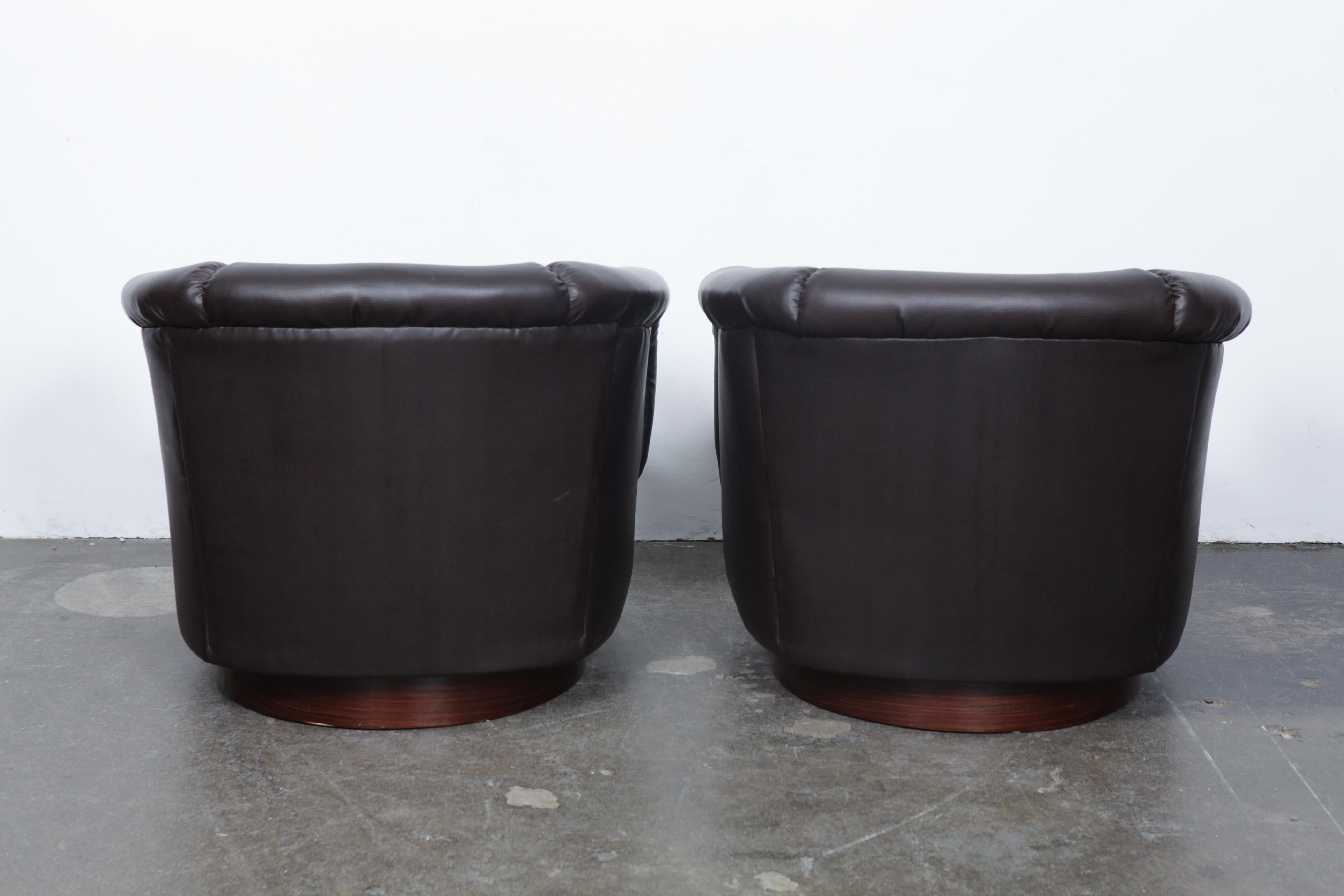 Mid-Century Modern Pair of Milo Baughman Dark Brown Leather Swivel Club Chairs