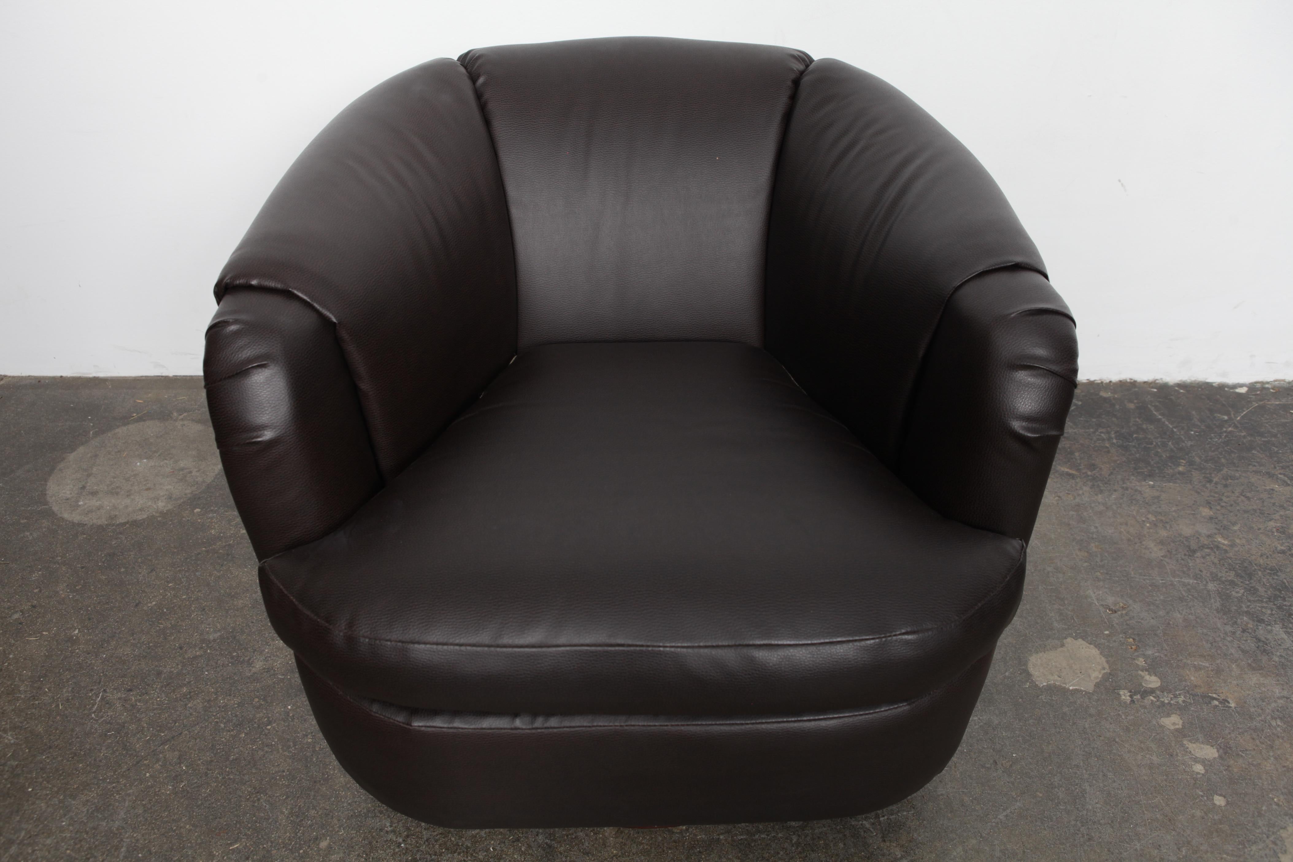 Pair of Milo Baughman Dark Brown Leather Swivel Club Chairs In Good Condition In North Hollywood, CA