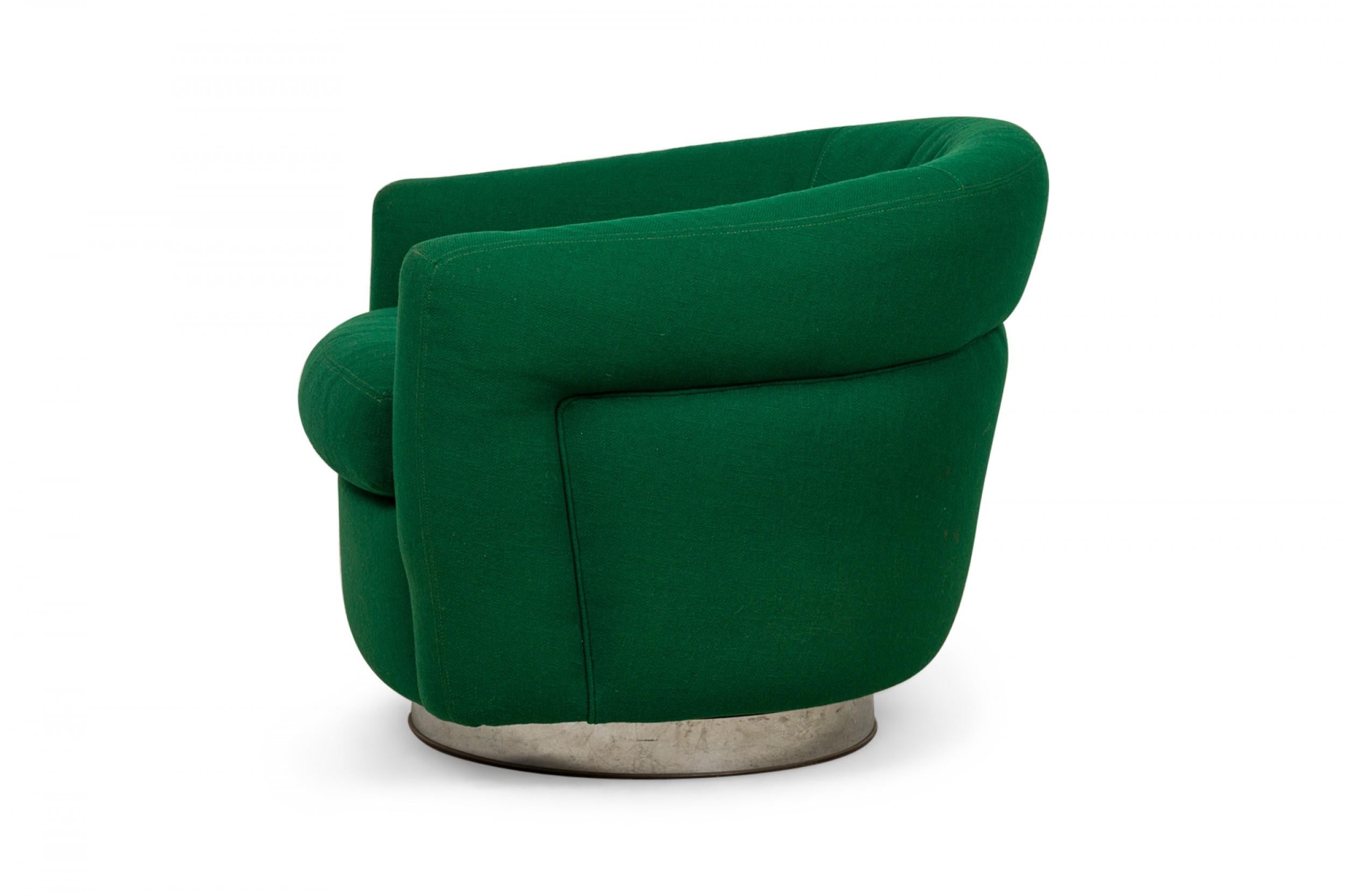 Américain Paire de fauteuils pivotants et inclinables Milo Baughman, vert émeraude, rembourrés en vente