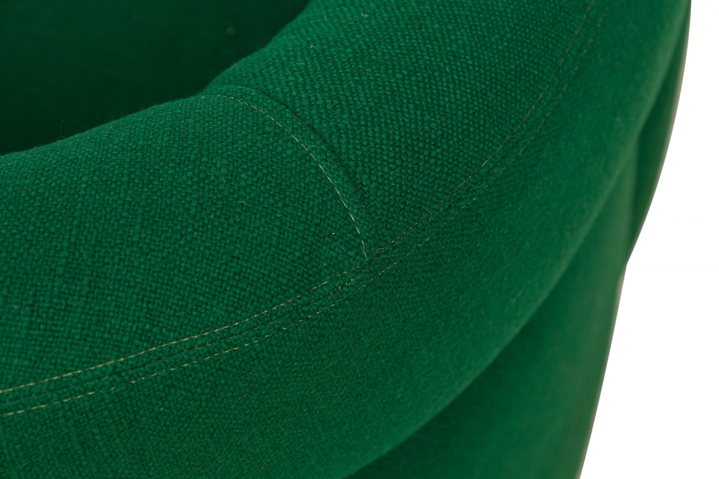 Métal Paire de fauteuils pivotants et inclinables Milo Baughman, vert émeraude, rembourrés en vente