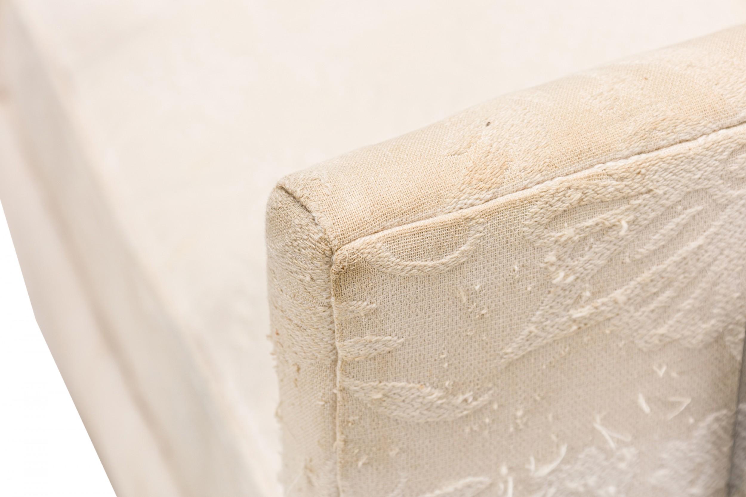 Coppia di poltrone galleggianti a cubo di Milo Baughman, cromate e rivestite in beige in vendita 3