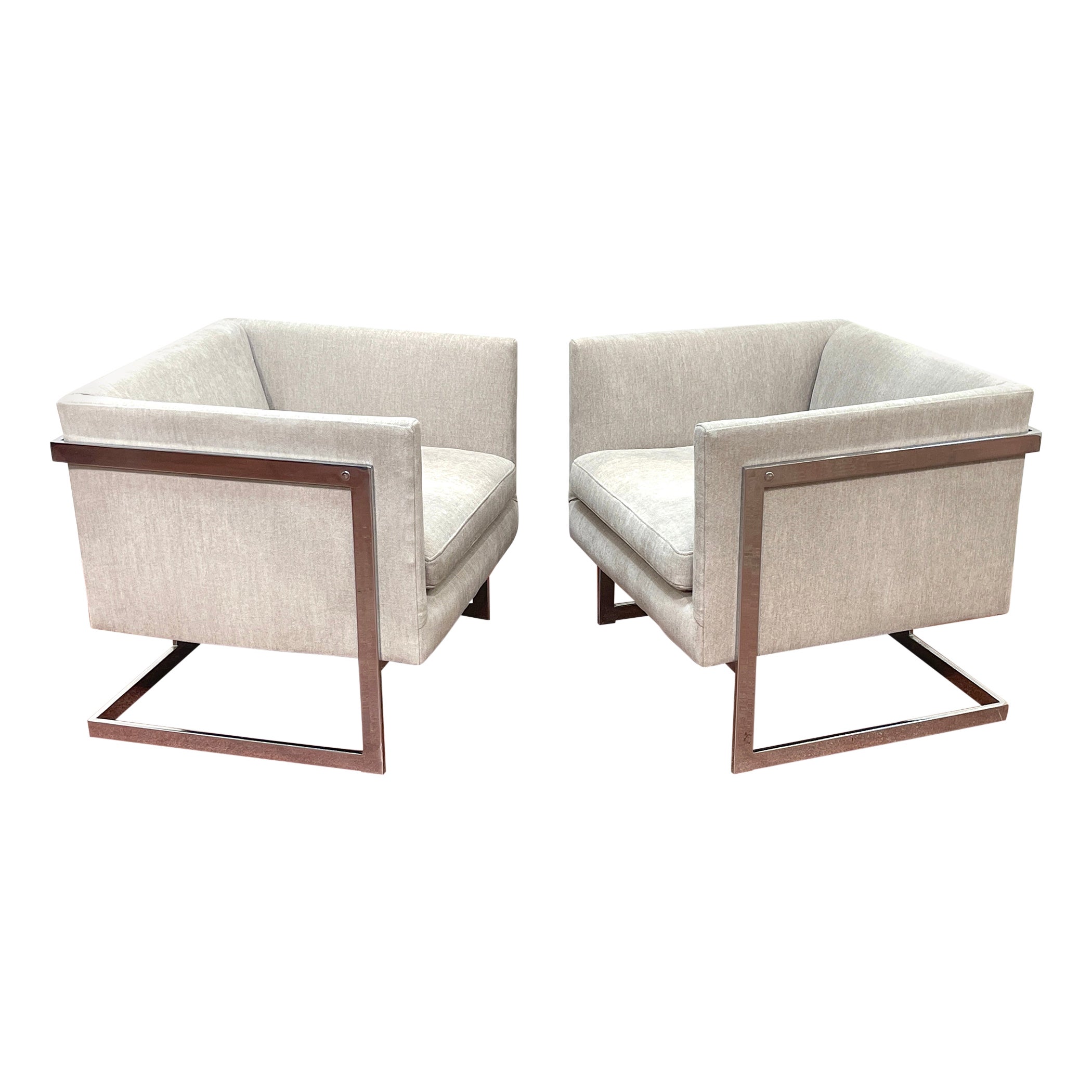Paire de fauteuils club cubiques flottants de Milo Baughman, avec tapisserie Kravet