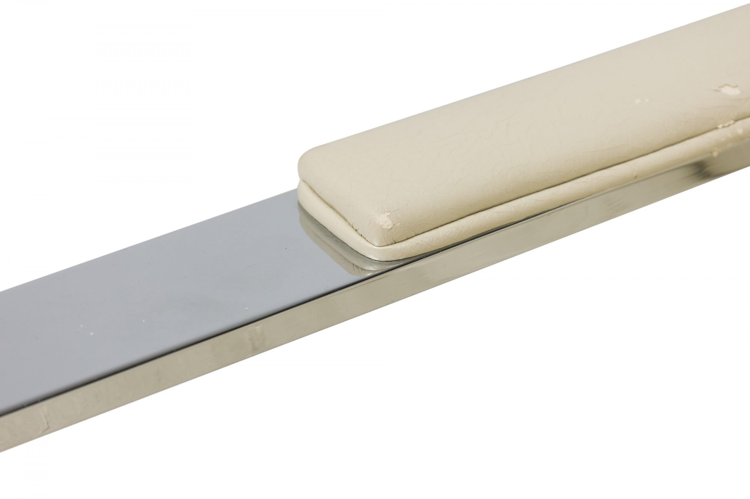Coppia di poltrone cromate e imbottite in pelle di Milo Baughman per Thayer Coggin in vendita 4