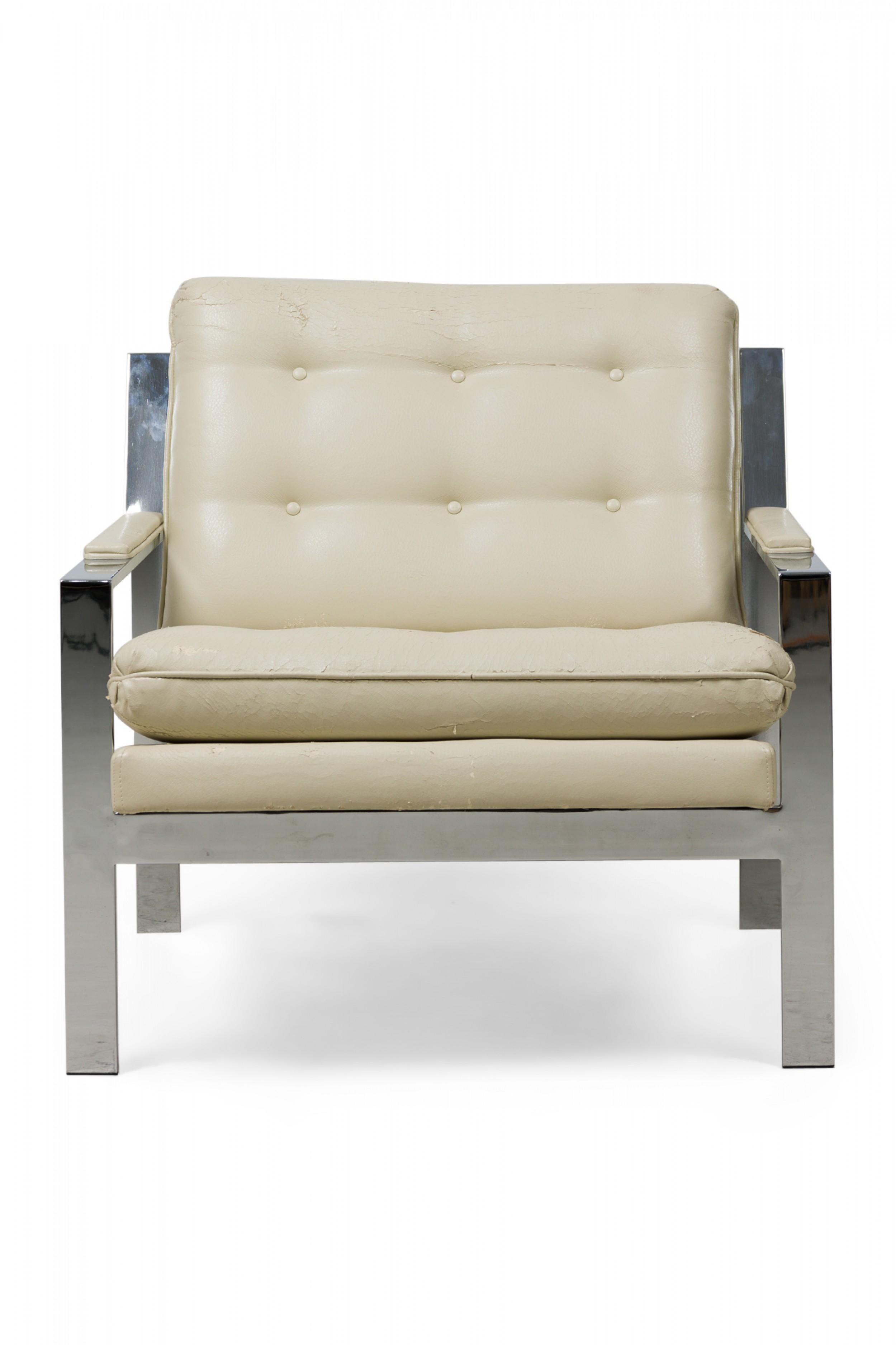 Mid-Century moderno Coppia di poltrone cromate e imbottite in pelle di Milo Baughman per Thayer Coggin in vendita