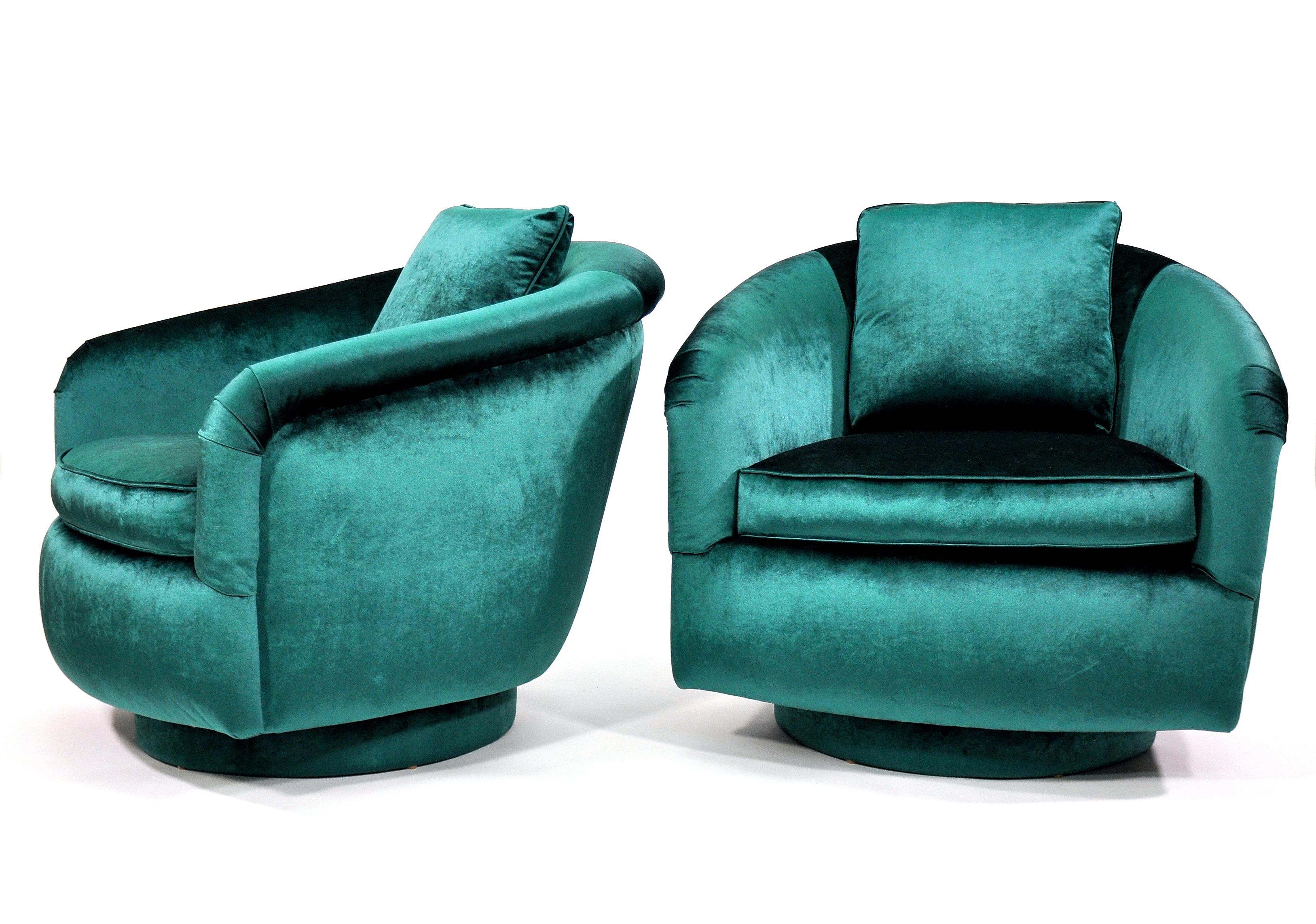 Pair of Milo Baughman for Thayer Coggin Green Velvet Swivel Lounge Chairs In Excellent Condition In Miami, FL