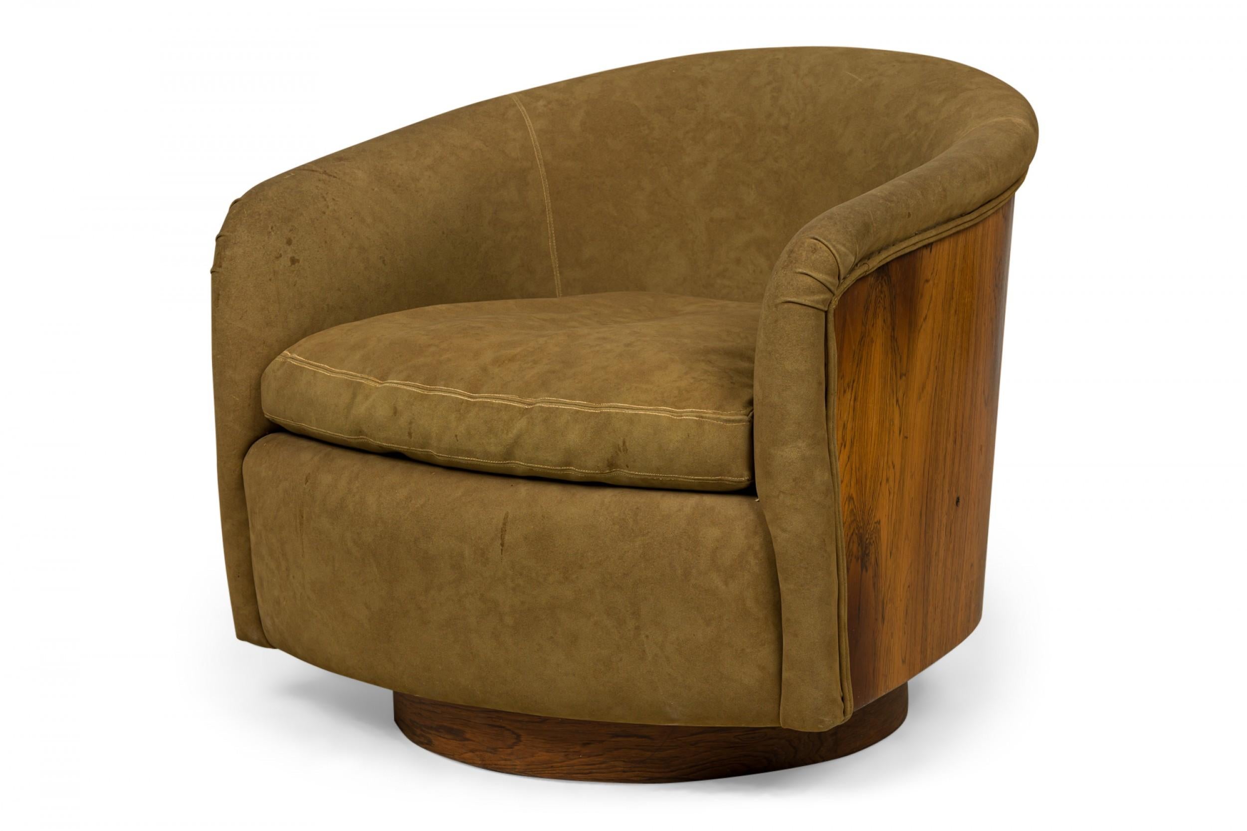 Mid-Century Modern Pair of Milo Baughman for Thayer Coggin Khaki Brown Horseshoe Lounge / Armchairs For Sale