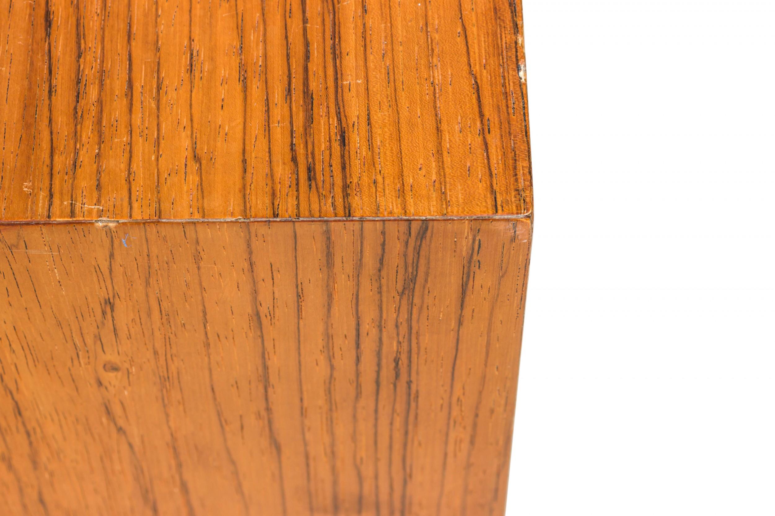 20th Century Pair of Milo Baughman for Thayer Coggin Rosewood Veneer Cube End / Side Tables For Sale
