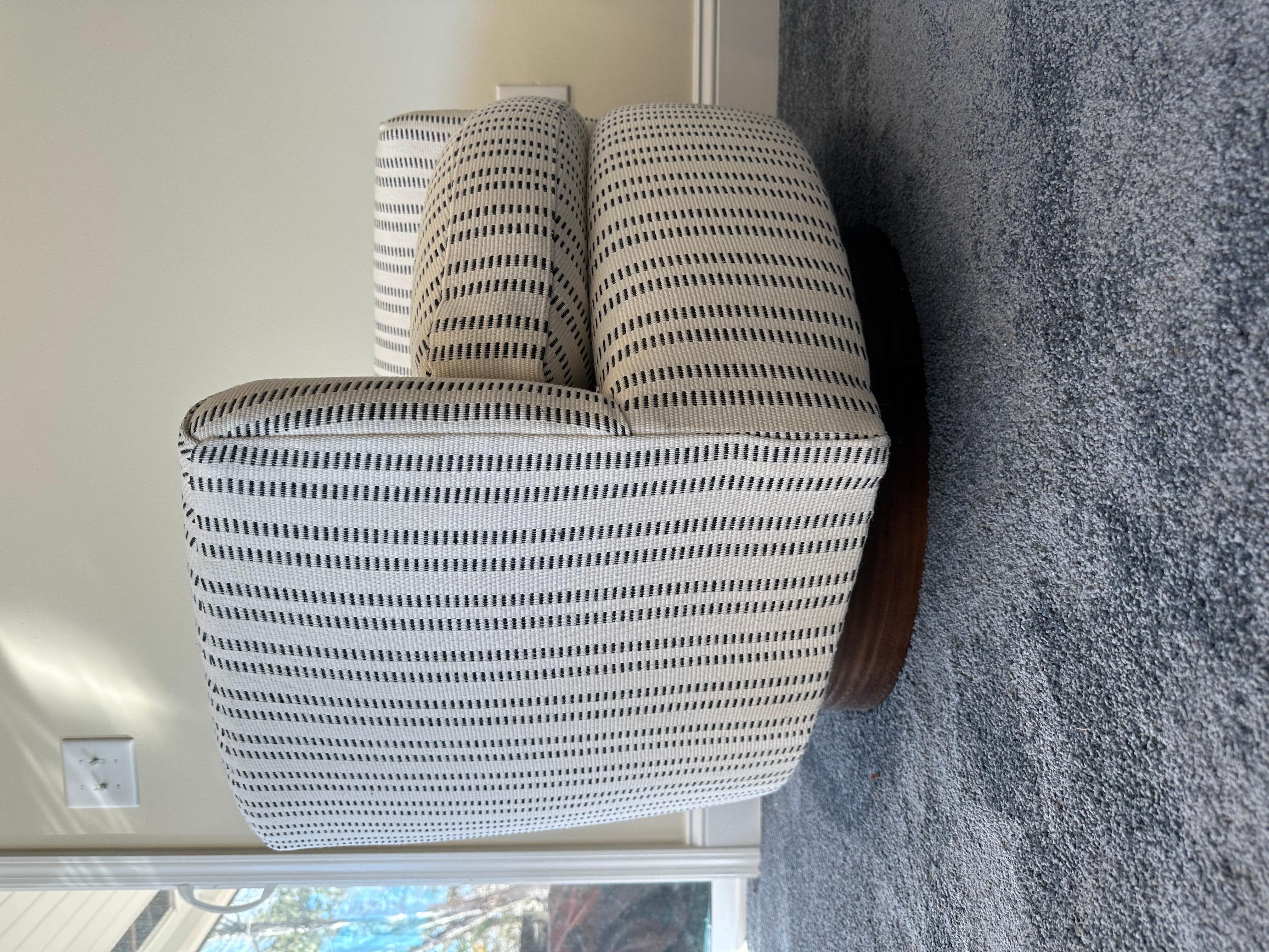 Pair of Milo Baughman for Thayer Coggin Roxy Tilt and Swivel Lounge Chairs In Good Condition In Roanoke, VA