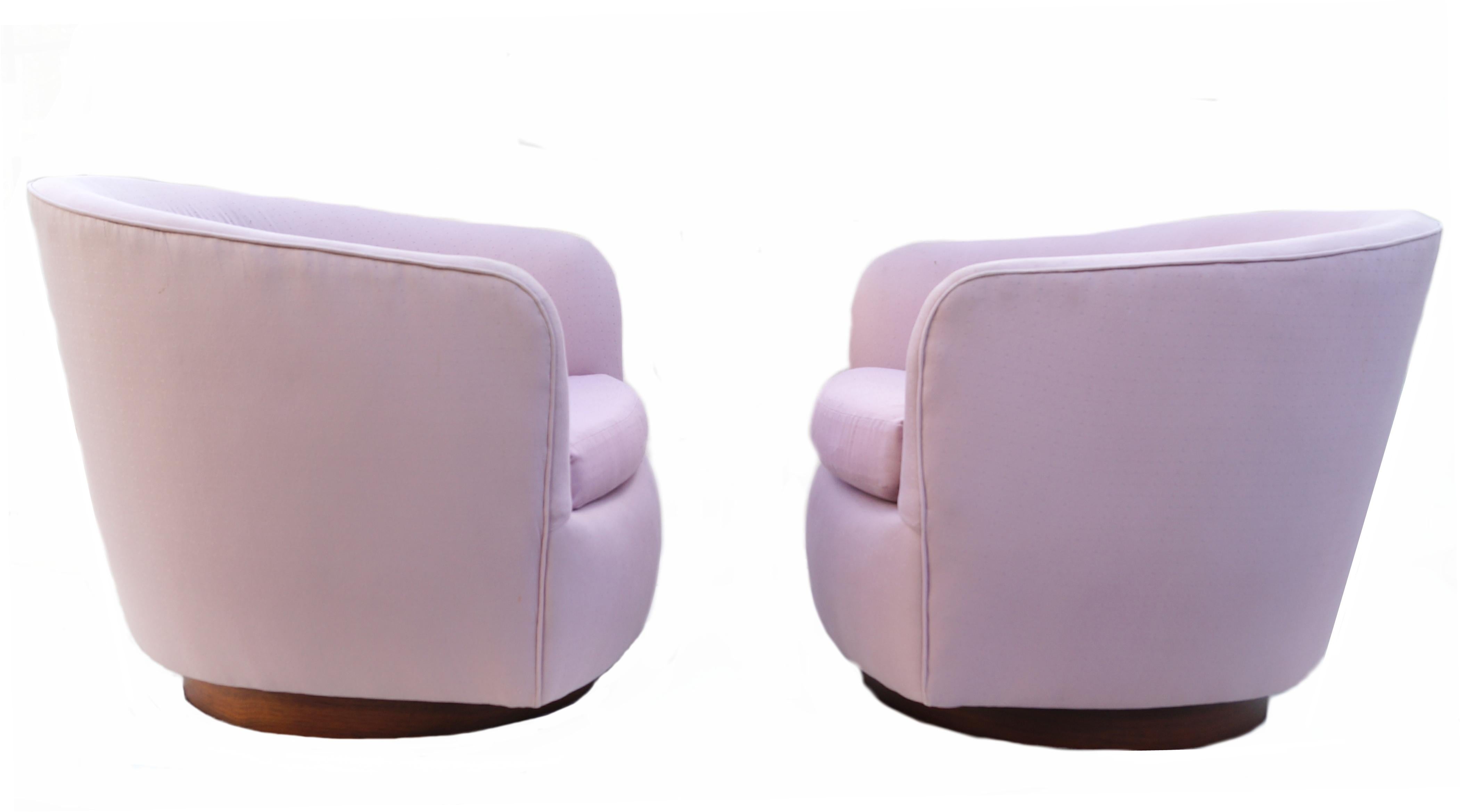 Beautiful Mid Century Modern  pair of swivel club chairs designed by Milo Baughman for Thayer Coggin
