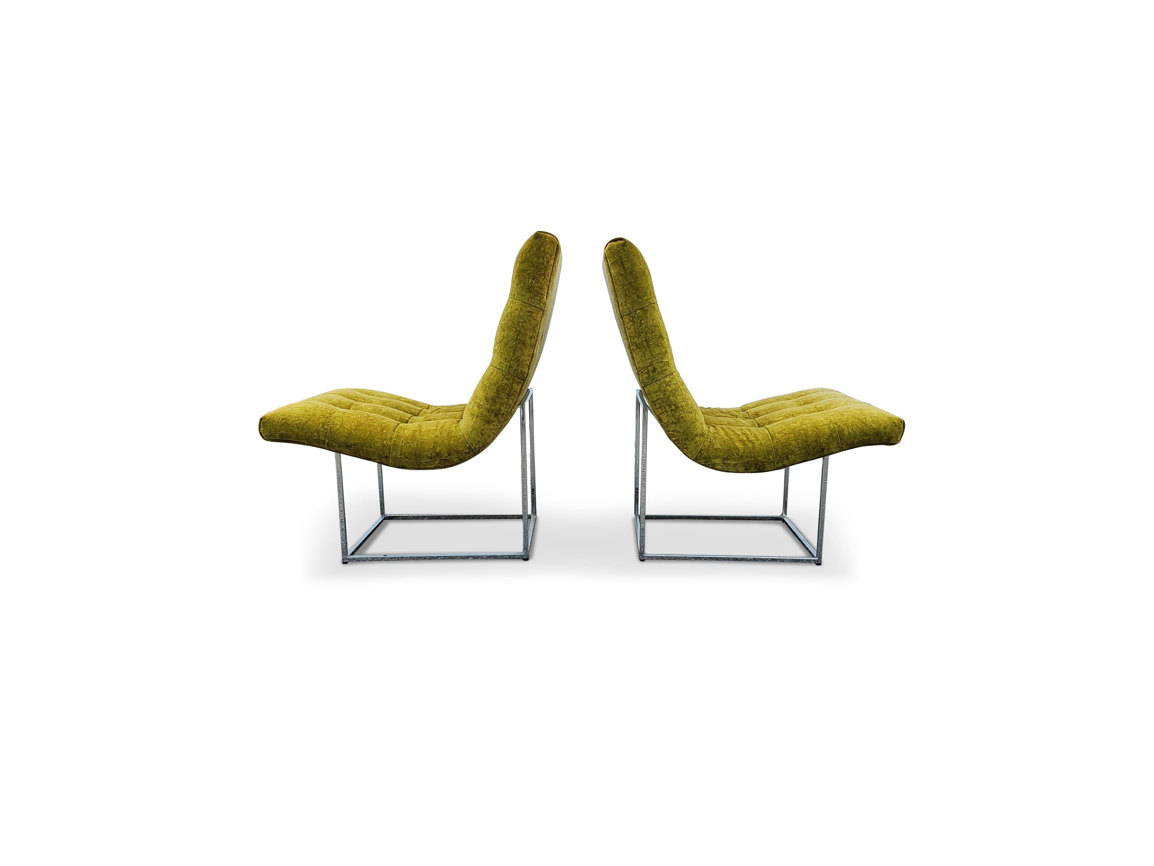 Mid-Century Modern Pair of Milo Baughman for Thayer Coggin Scoop Lounge Chairs For Sale