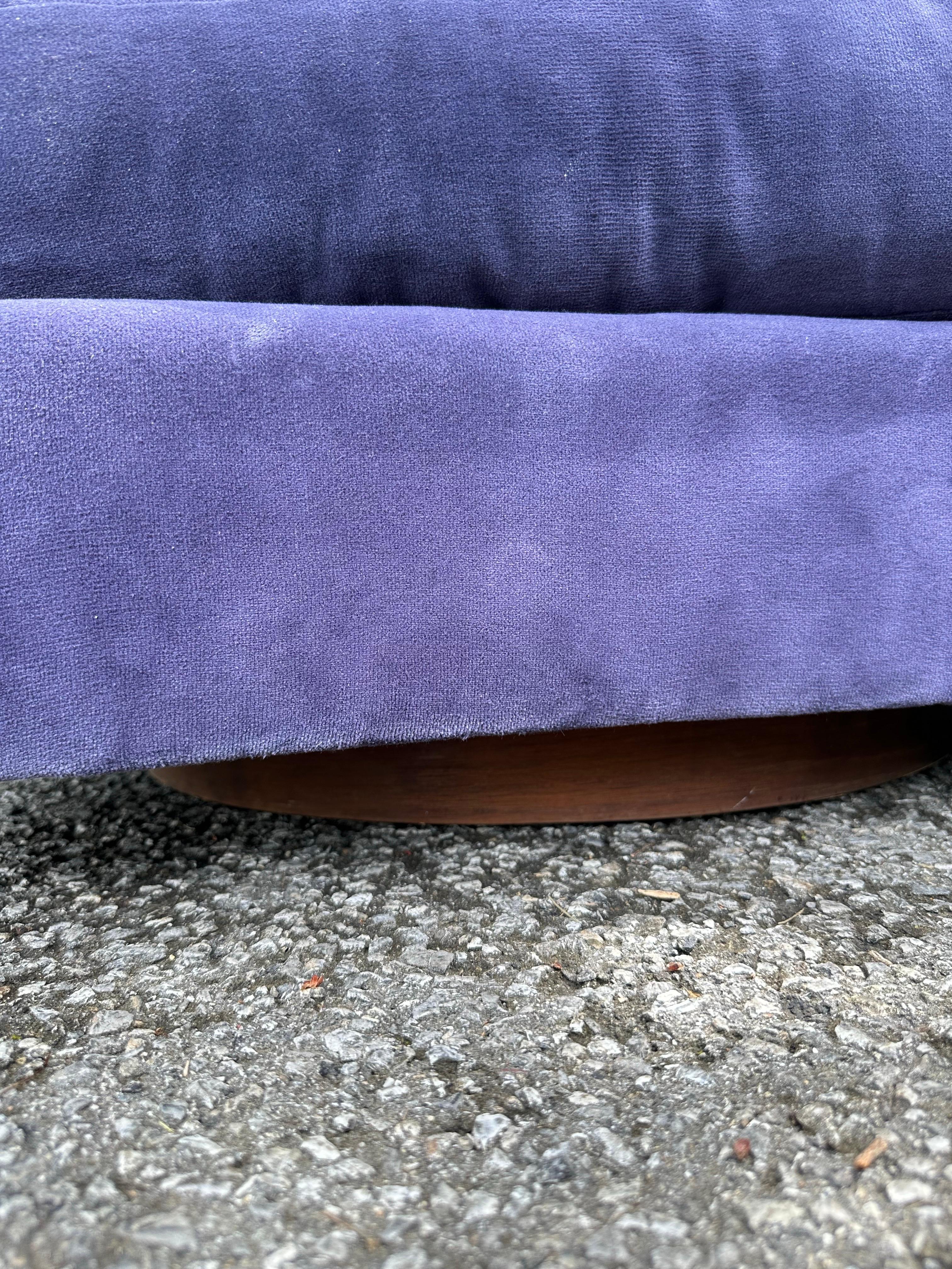 Coppia di sedie girevoli Milo Baughman per Thayer Coggin con base in noce in vendita 4