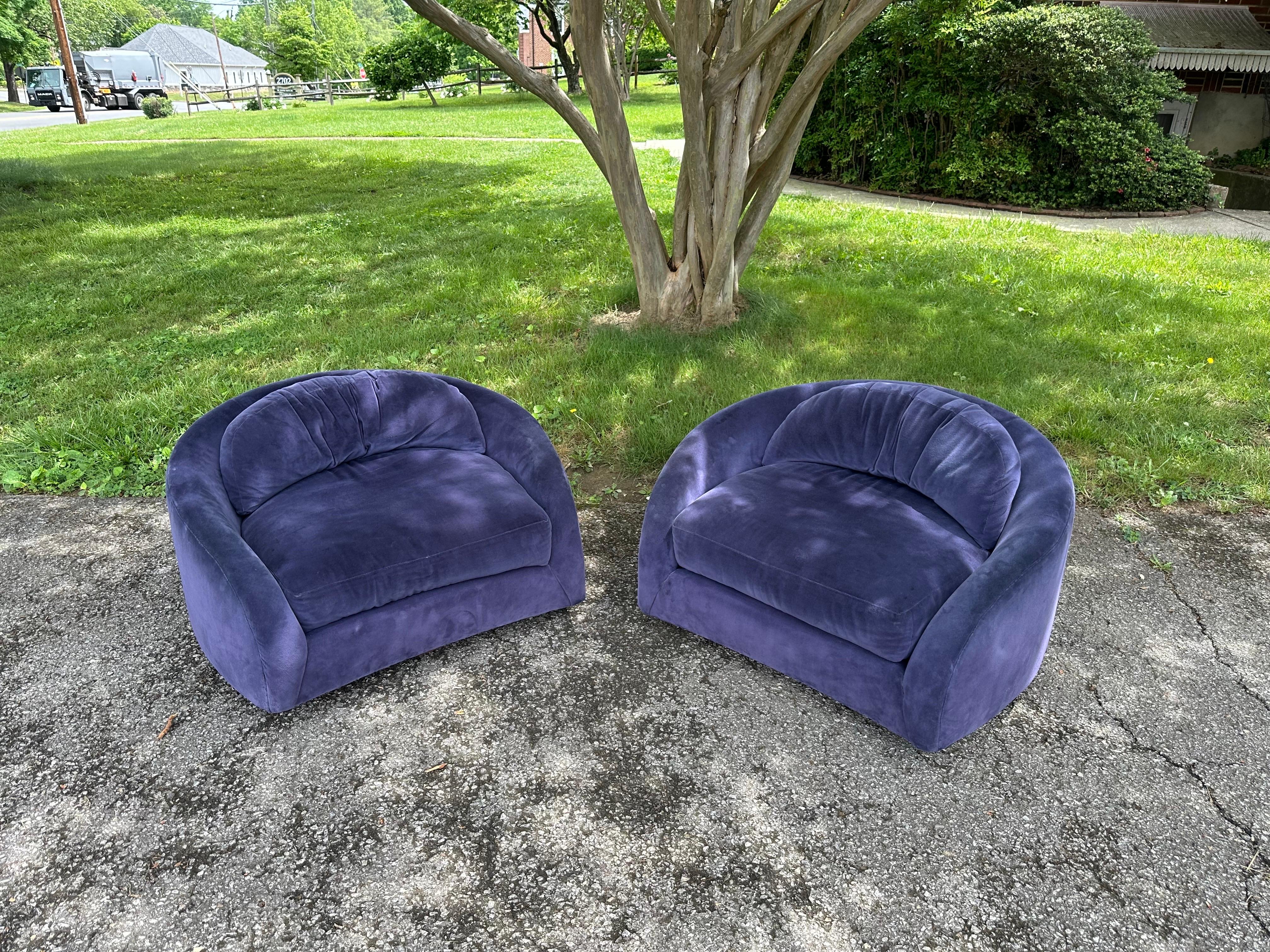 Mid-Century moderno Coppia di sedie girevoli Milo Baughman per Thayer Coggin con base in noce in vendita