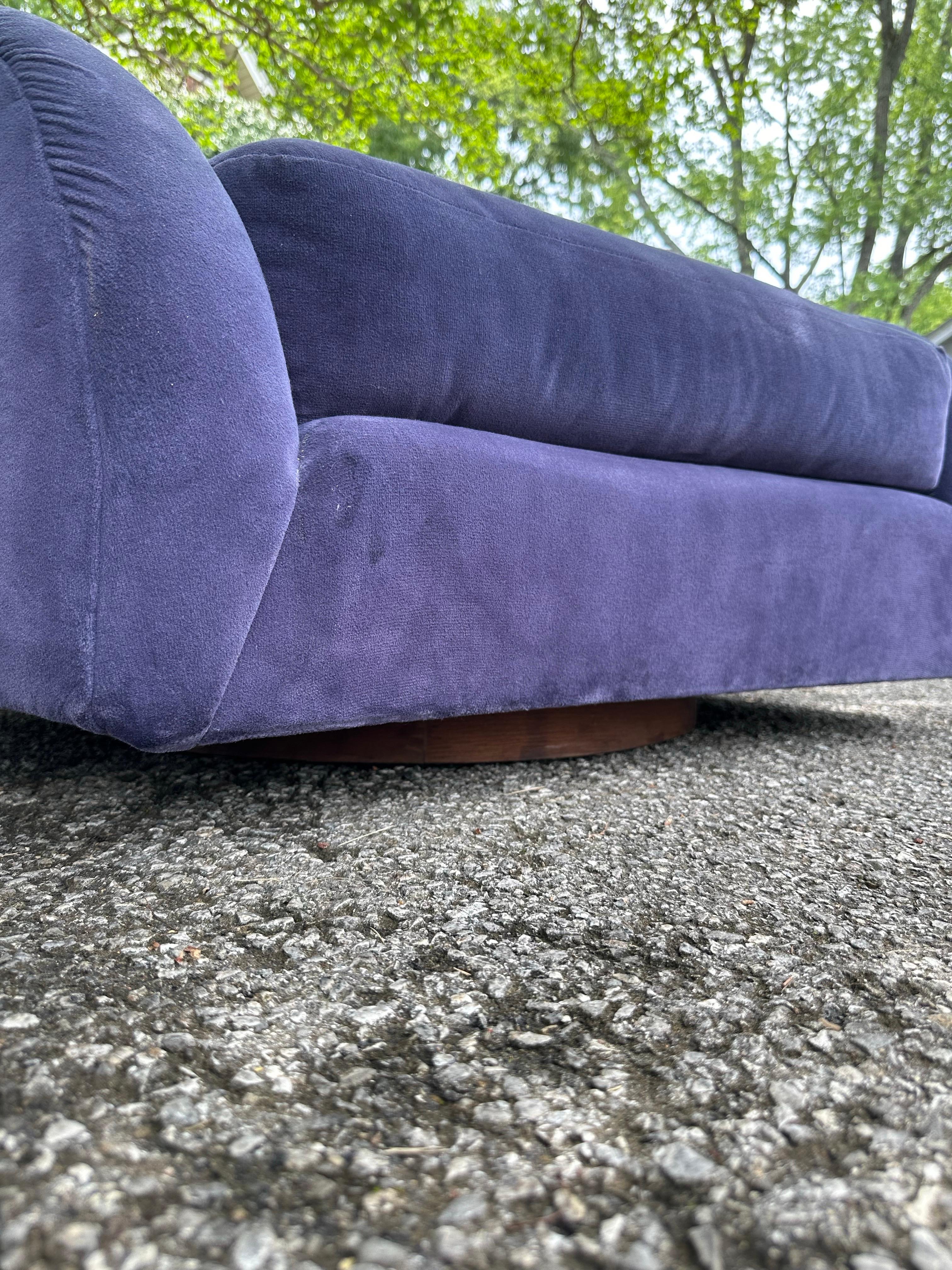 Coppia di sedie girevoli Milo Baughman per Thayer Coggin con base in noce in vendita 1