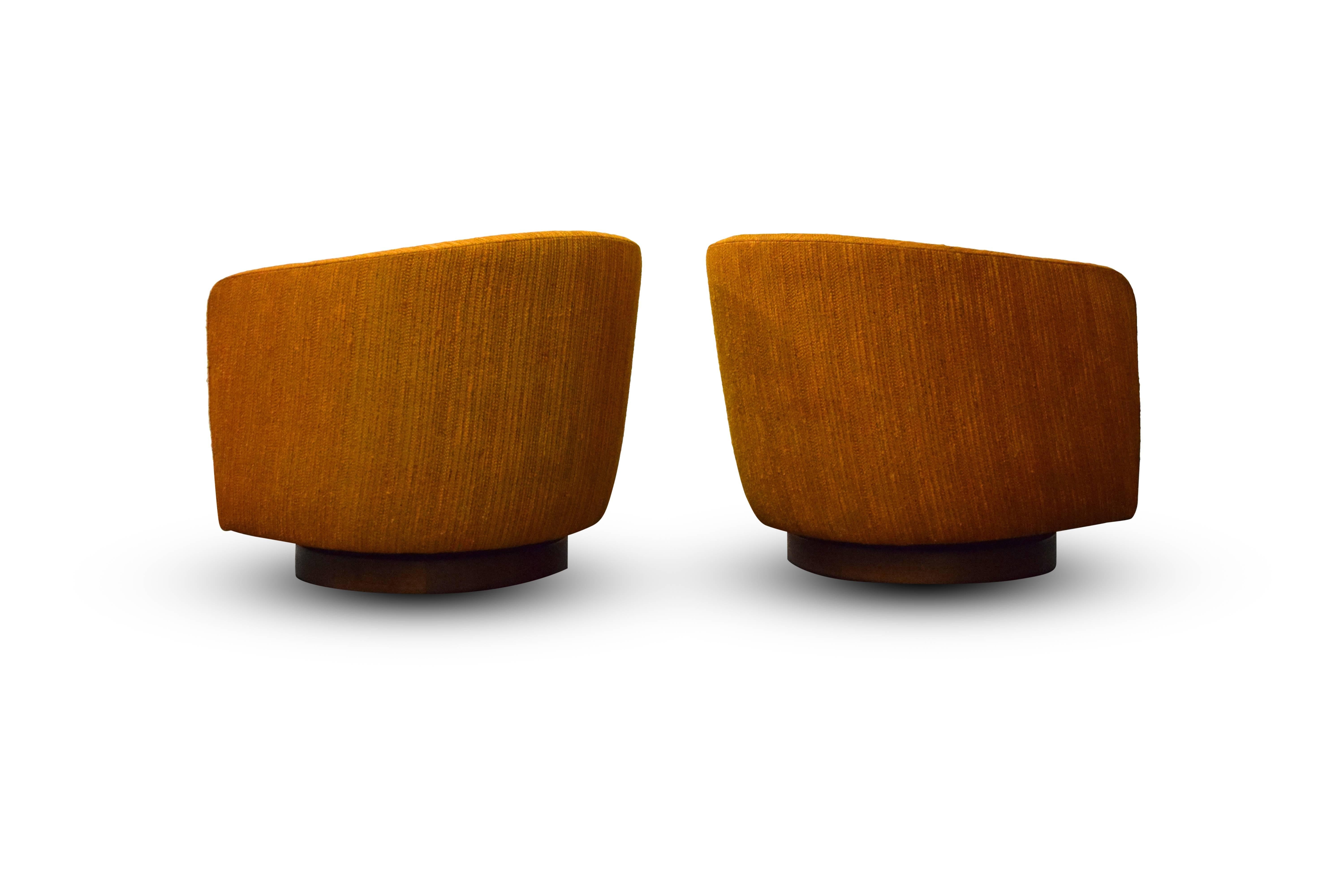 Mid-Century Modern Pair of Milo Baughman for Thayer Coggin Swivel Lounge Chairs