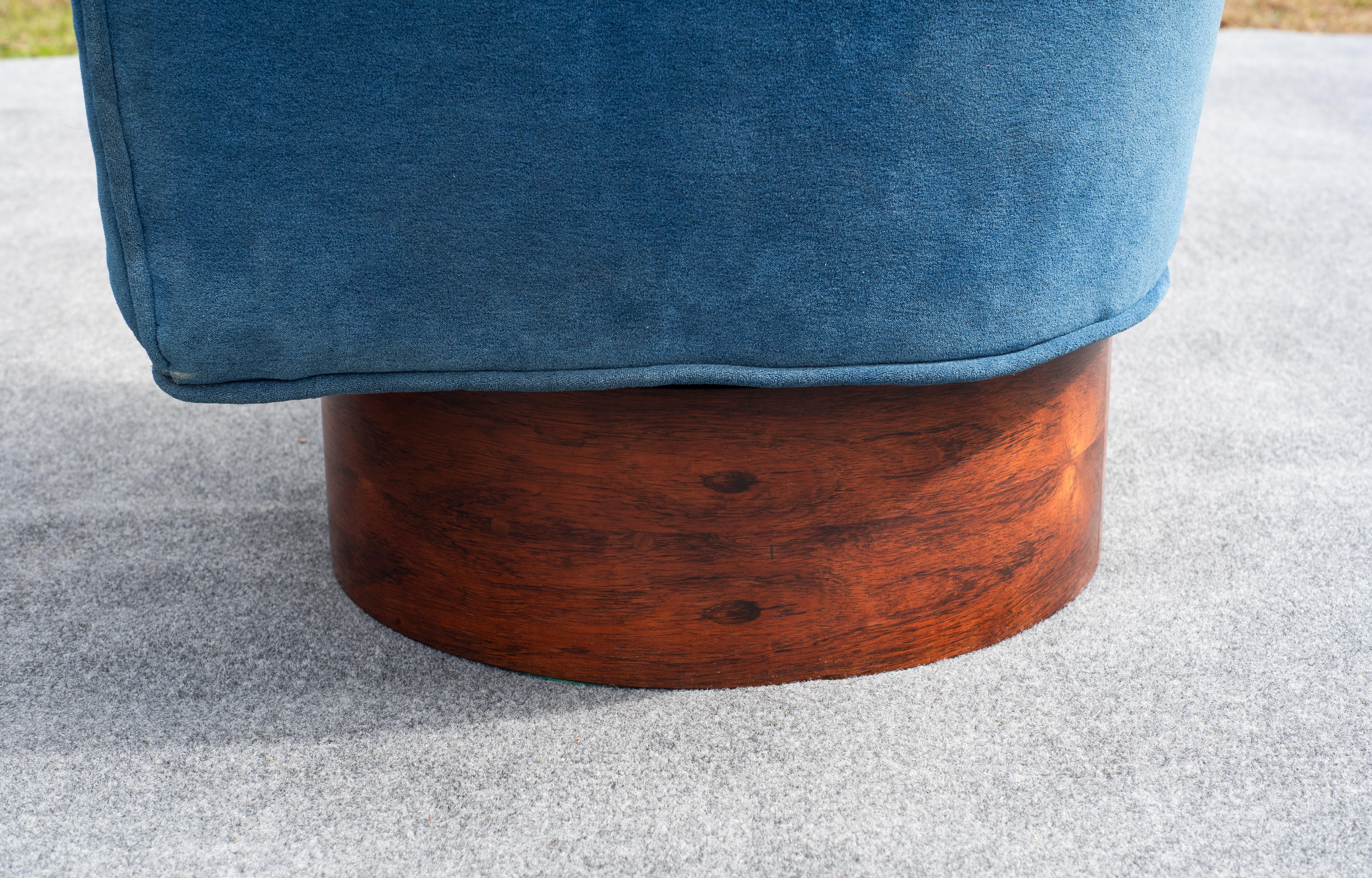 Pair of Milo Baughman for Thayer Coggin Swivel Lounge Chairs in Rosewood & Blue For Sale 9