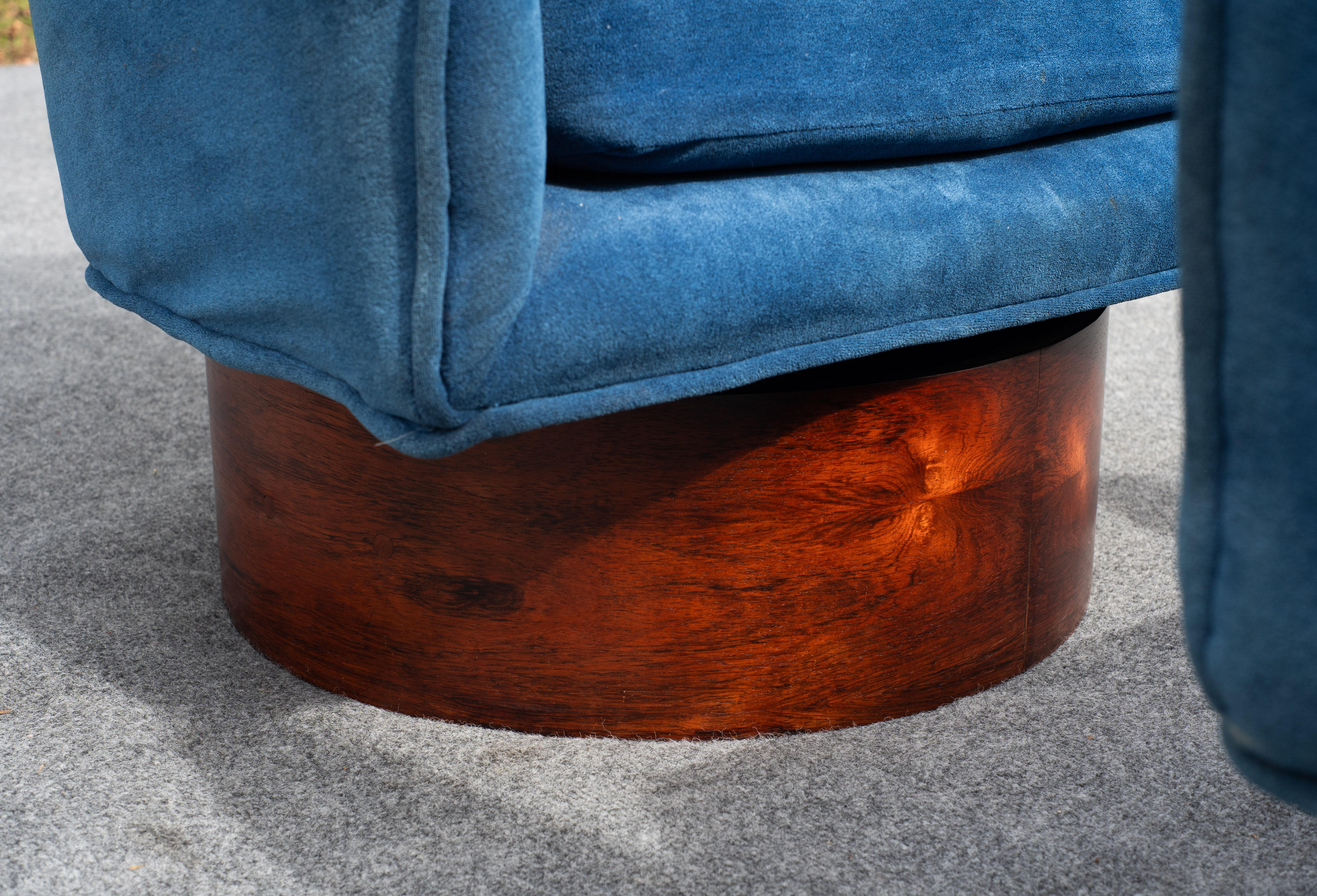 Pair of Milo Baughman for Thayer Coggin Swivel Lounge Chairs in Rosewood & Blue For Sale 10