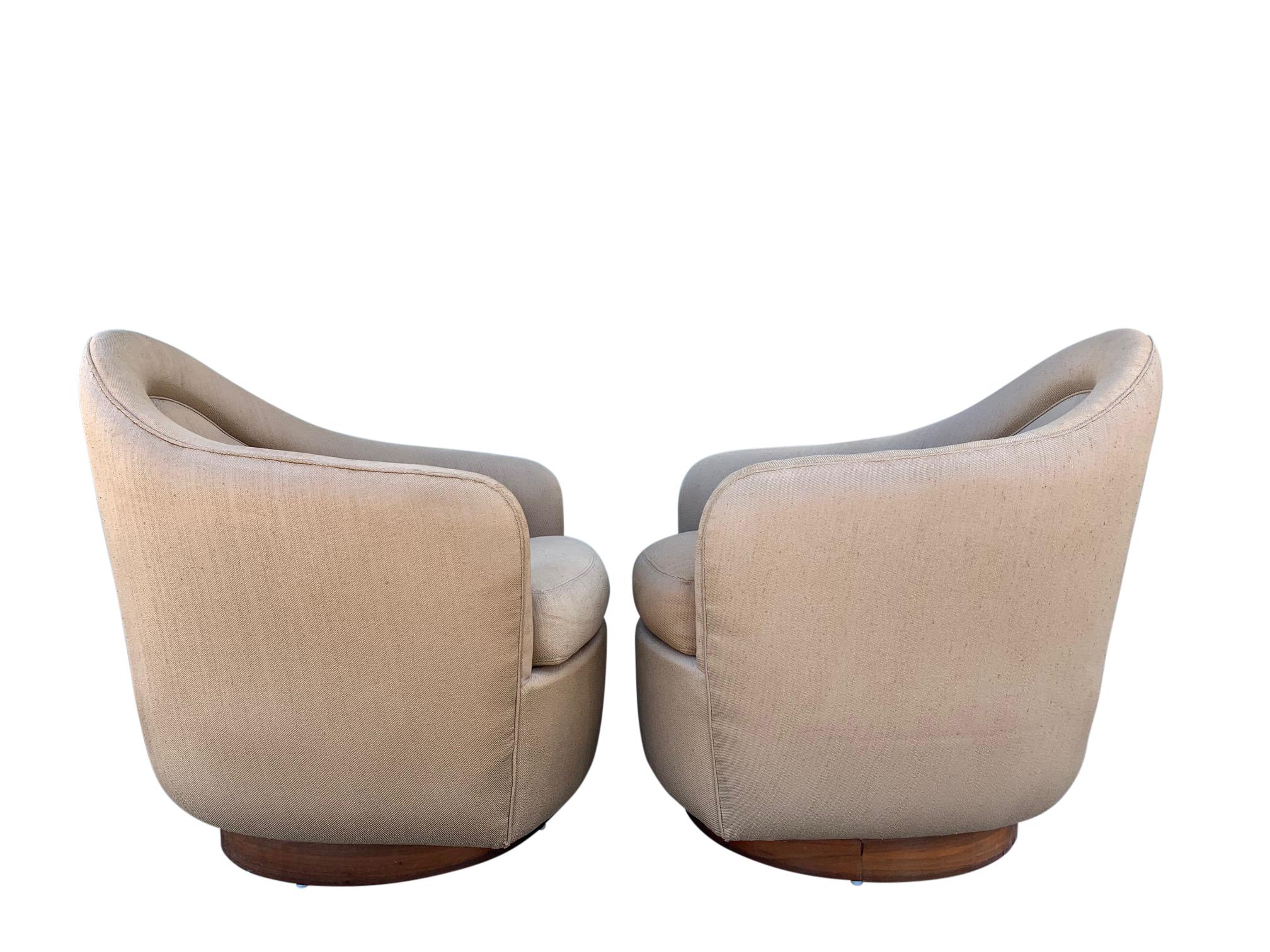 Mid-Century Modern Pair of Milo Baughman for Thayer Coggin Swivel Tilt Lounge Chairs