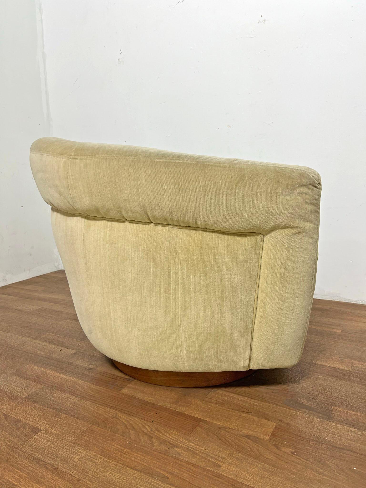 Mid-Century Modern Pair of Milo Baughman for Thayer Coggin Swivel Tub Chairs Ca. 1970s For Sale