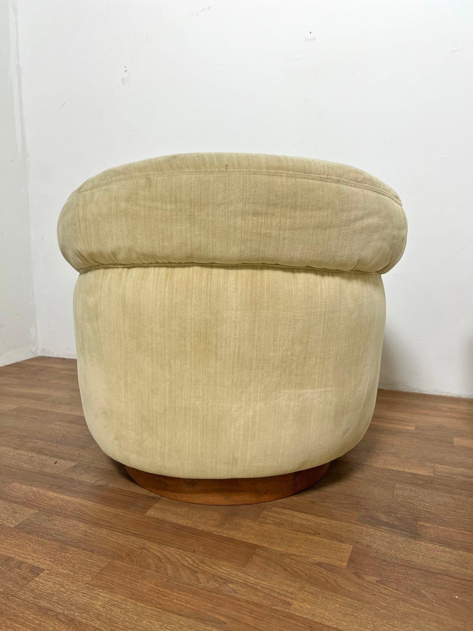 Pair of Milo Baughman for Thayer Coggin Swivel Tub Chairs Ca. 1970s In Good Condition For Sale In Peabody, MA