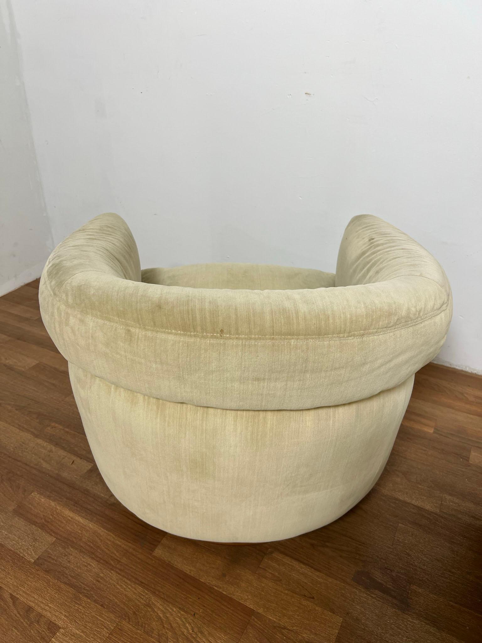 Late 20th Century Pair of Milo Baughman for Thayer Coggin Swivel Tub Chairs Ca. 1970s For Sale