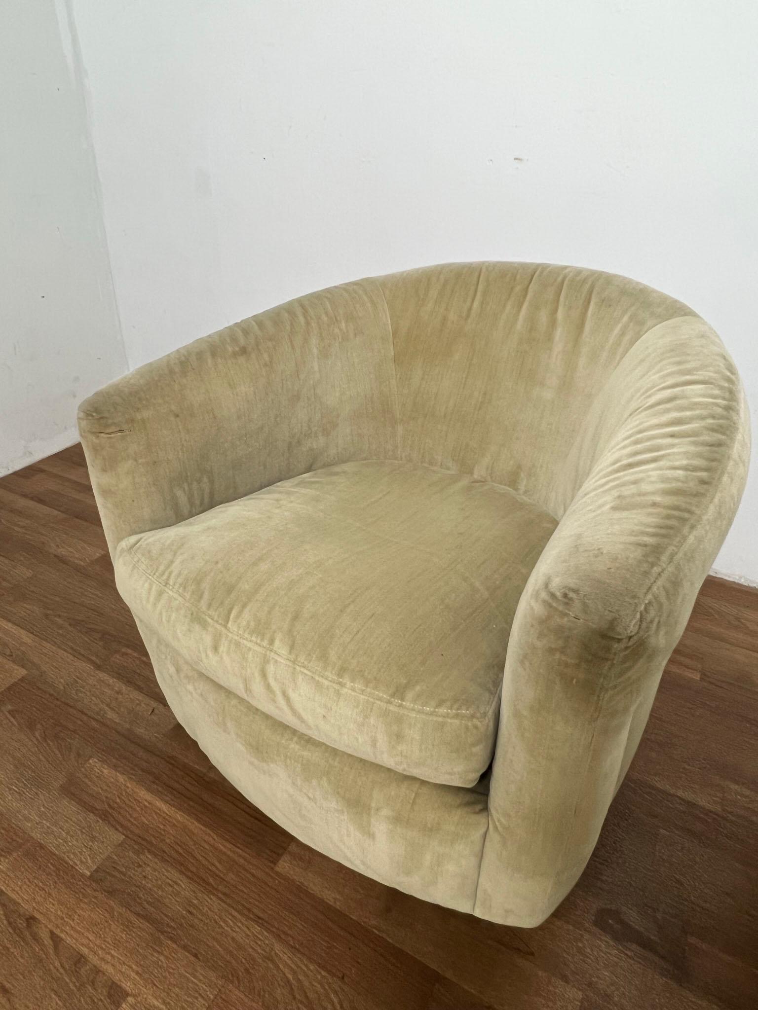 Upholstery Pair of Milo Baughman for Thayer Coggin Swivel Tub Chairs Ca. 1970s For Sale