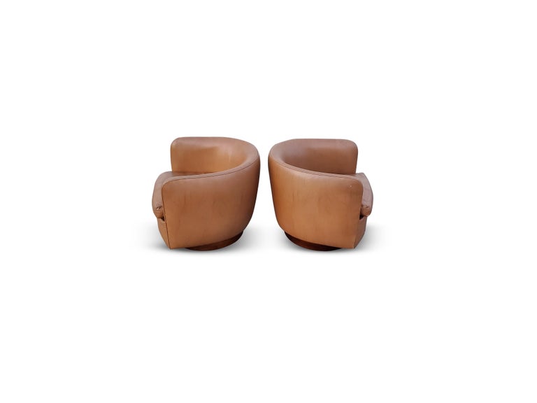 Mid-Century Modern Pair of Milo Baughman for Thayer Coggin Tilt / Swivel Lounge Chairs For Sale