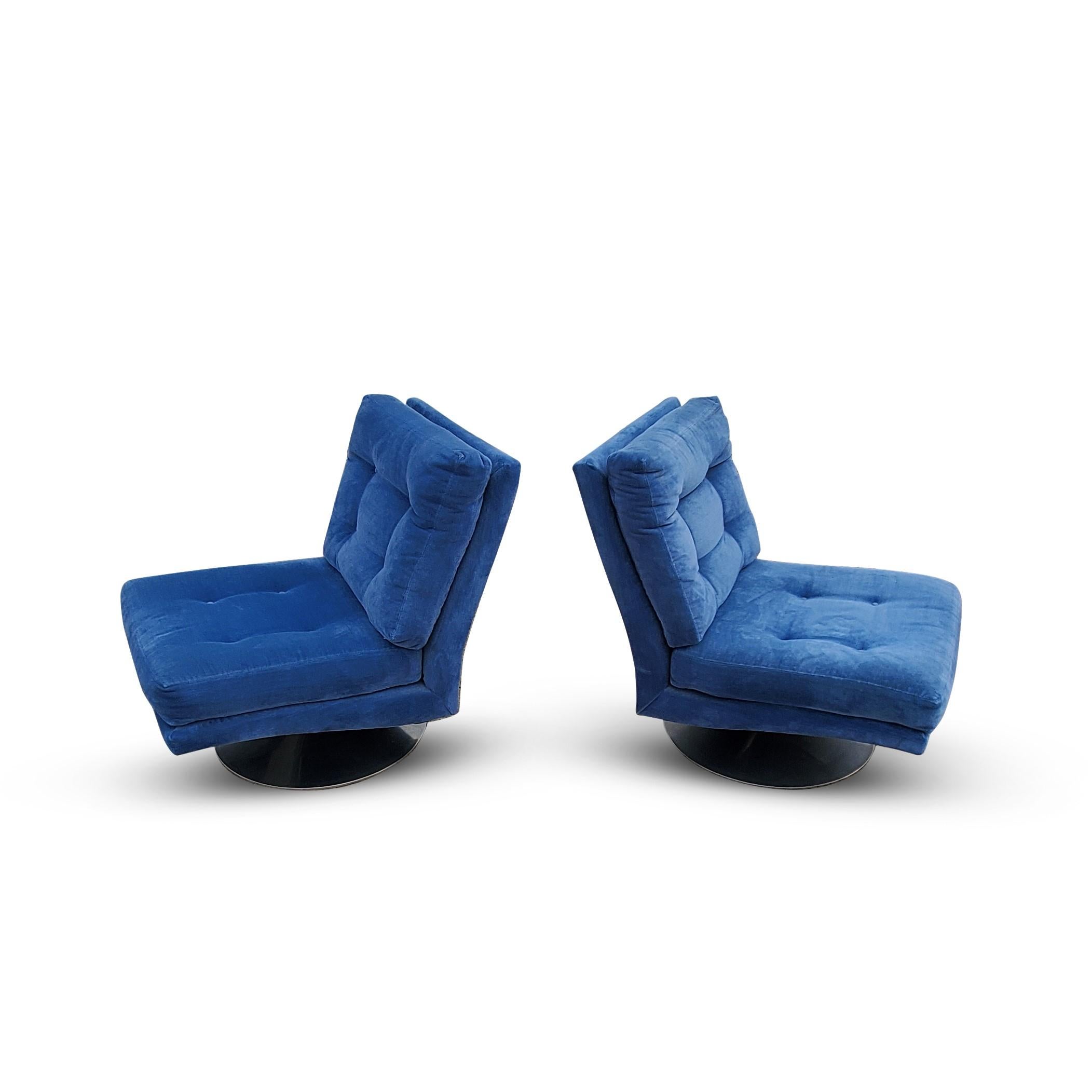 Mid-Century Modern Pair of Milo Baughman for Thayer Coggin Tilt/Swivel Lounge Chairs