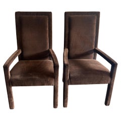 Paire de fauteuils parsons de Milo Baughman entièrement tapissés de velours