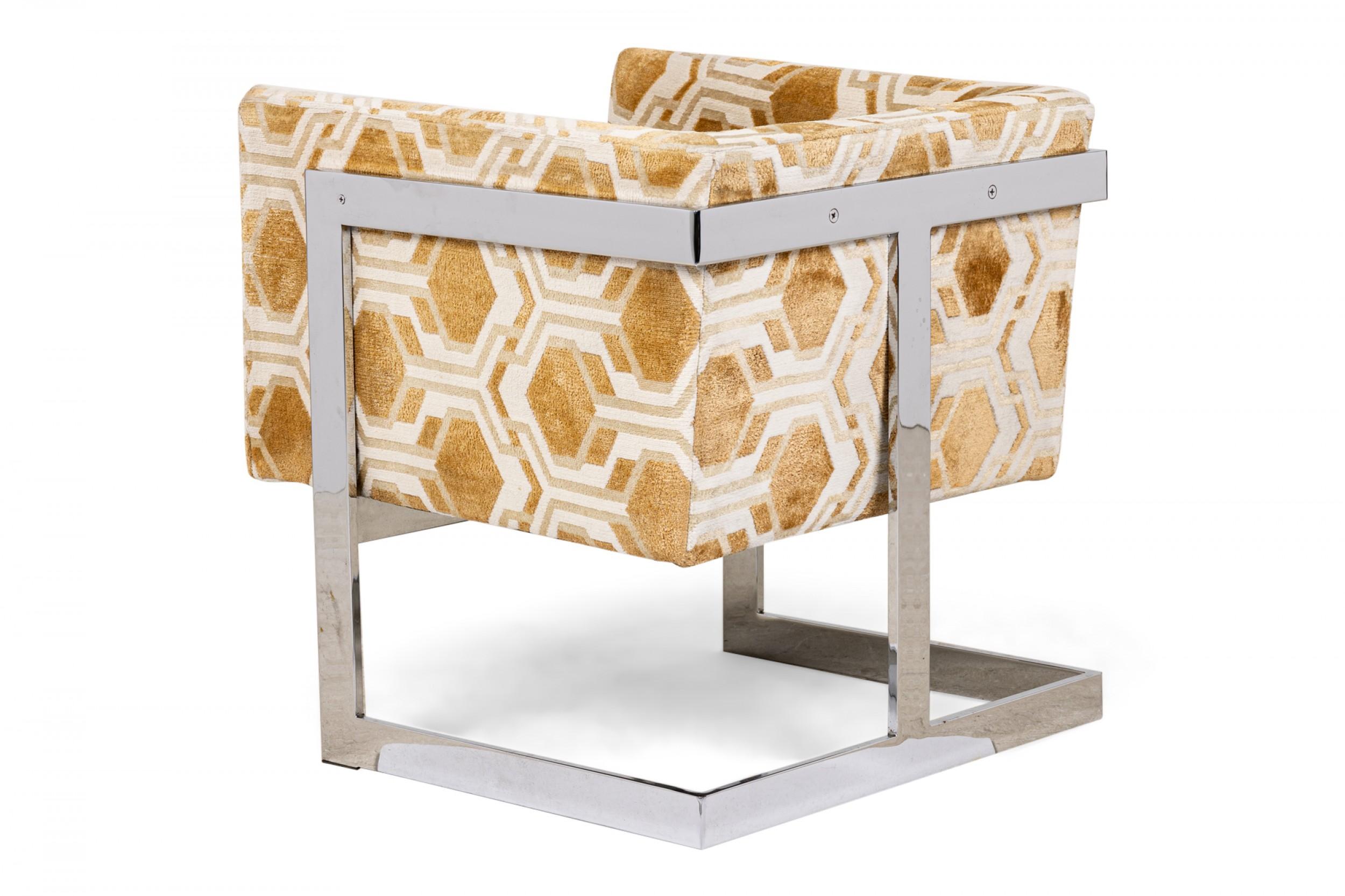 Milo Baughman Geometrische Lounge-/Sessel in Würfelform, Gold und Weiß, Paar im Zustand „Gut“ im Angebot in New York, NY