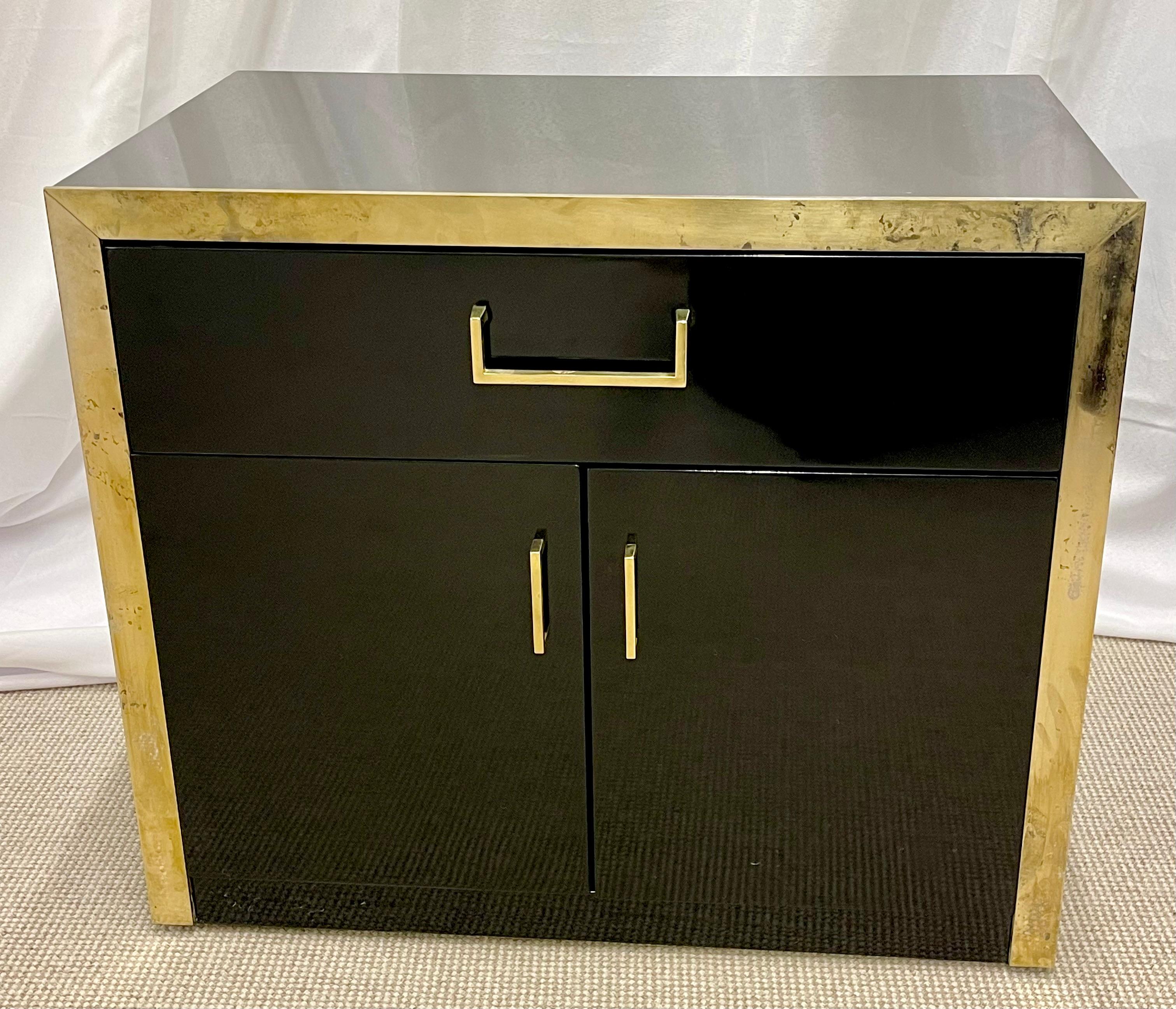 Pair of Milo Baughman Mid-Century Modern Nightstands or End Tables In Good Condition In Stamford, CT