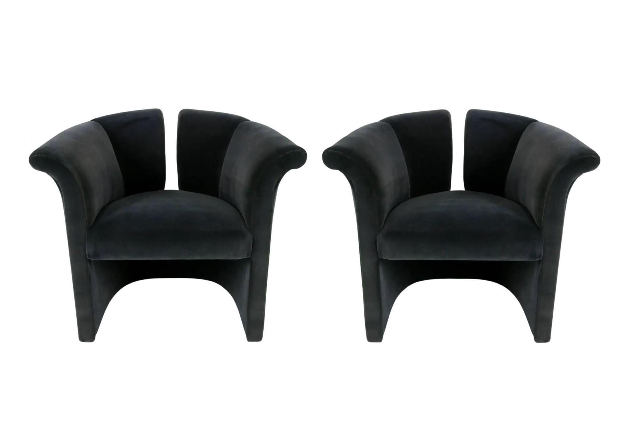 Tissu d'ameublement Paire de fauteuils club postmodernes Milo Baughman en vente