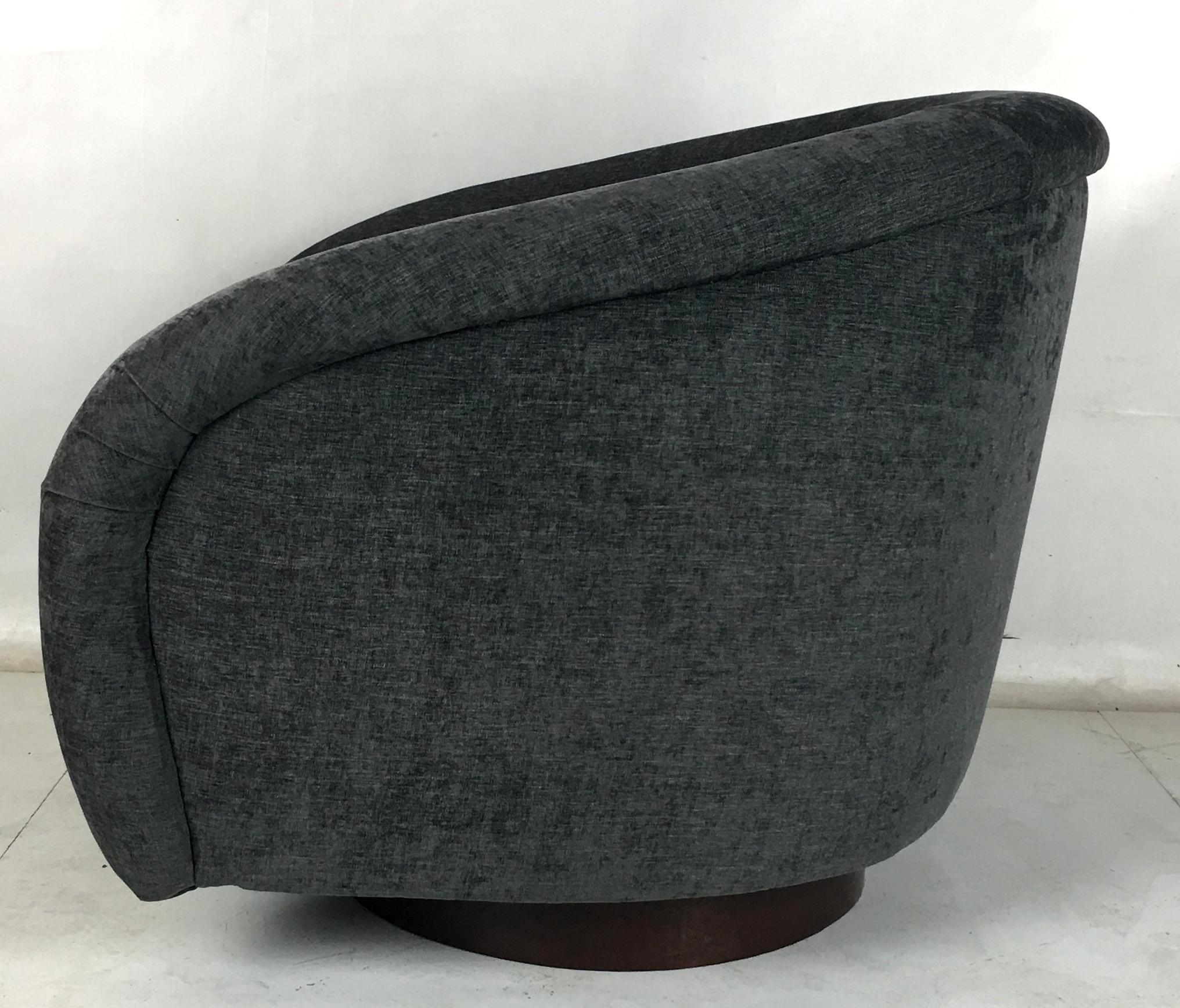 Mid-Century Modern Pair of Milo Baughman Roll Arm Swivel Lounge Chairs
