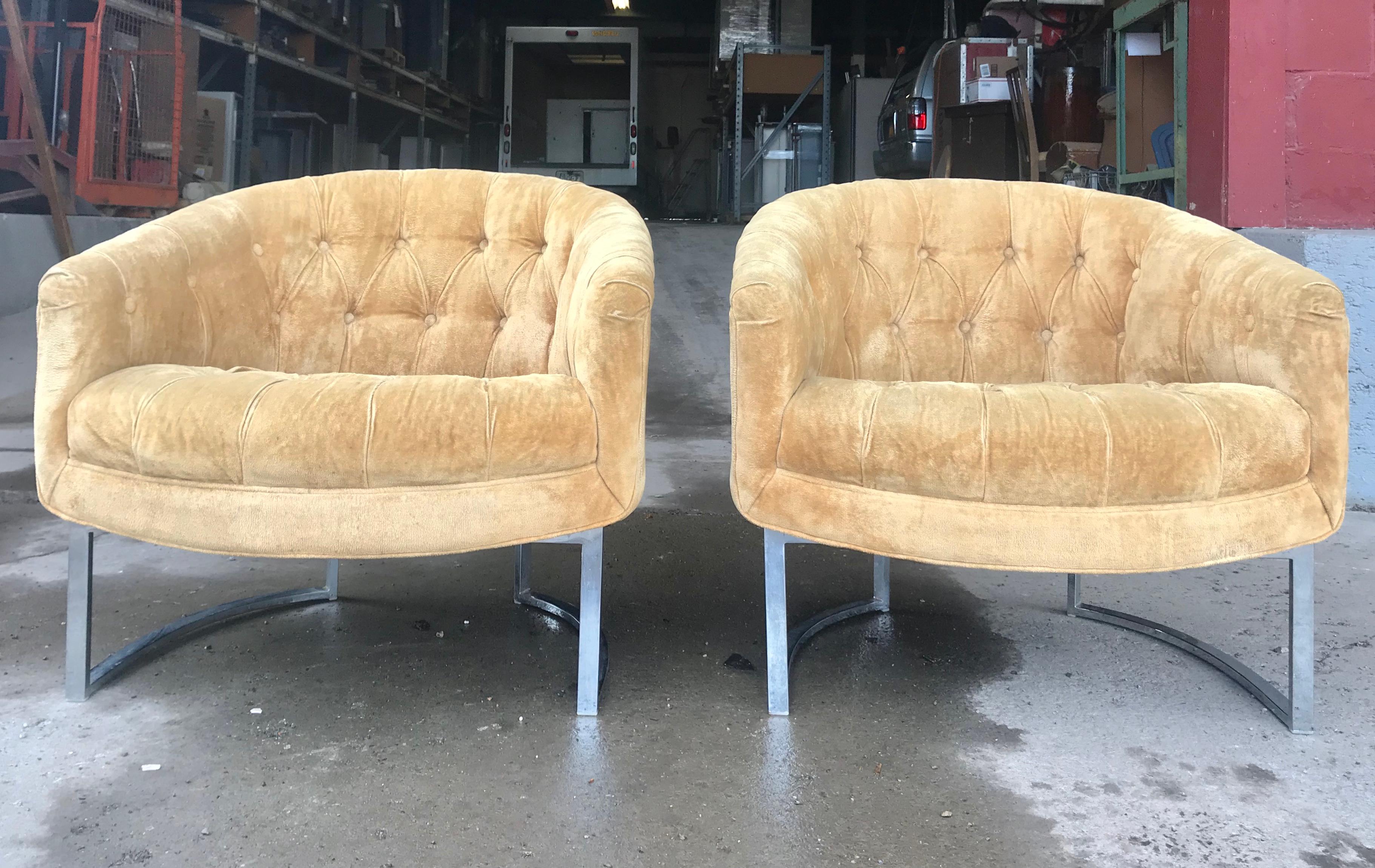 Pair of modernist button tufted barrel chairs by Woodmark Originals, reminiscent of Classic designs by Milo Baughman, superior quality and construction, retains original pale yellow velvet fabric, flat steel, chromed bases, original labels.