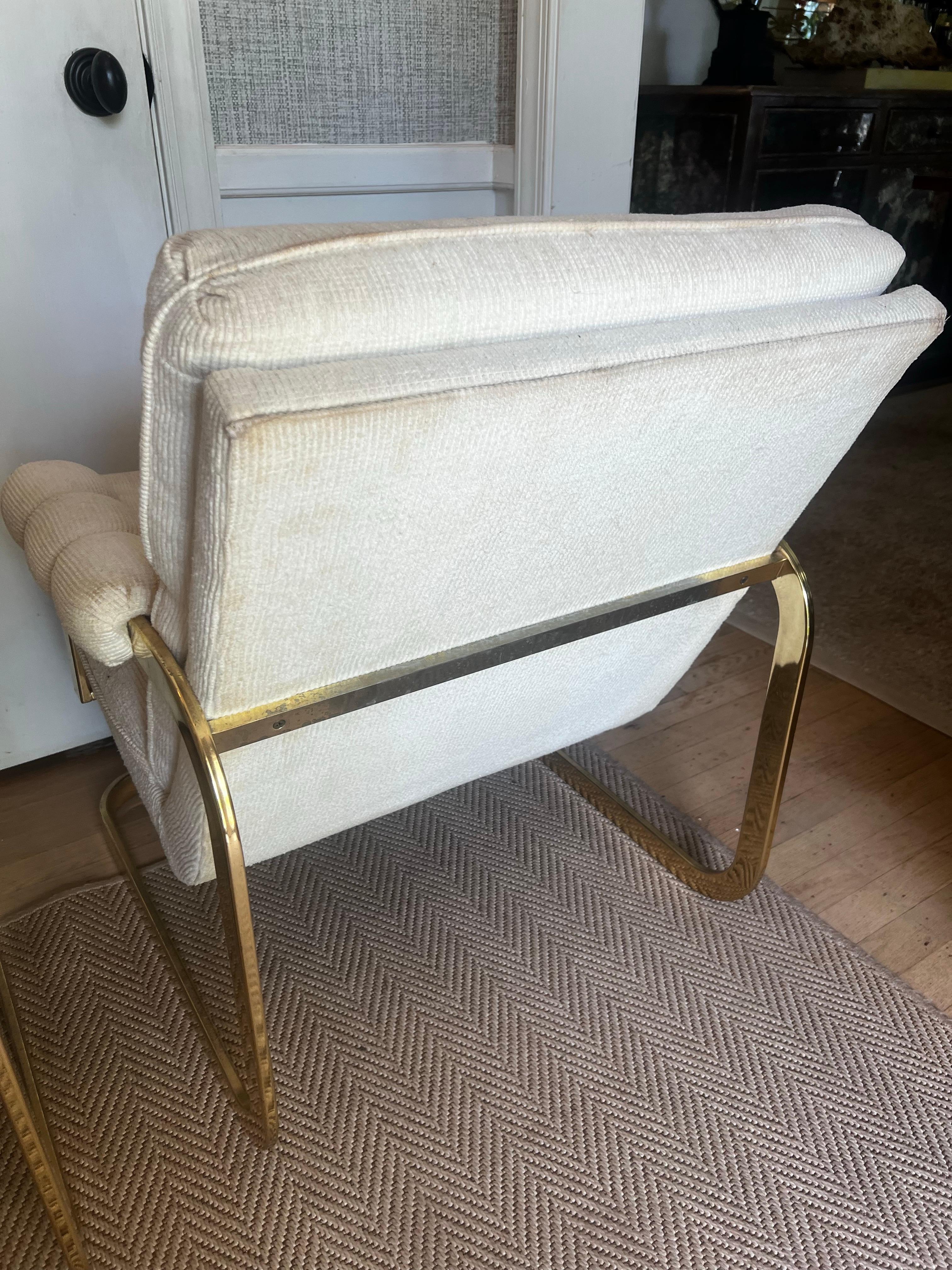 Mid-Century Modern Paire de fauteuils de salon de style Milo Baughman en vente