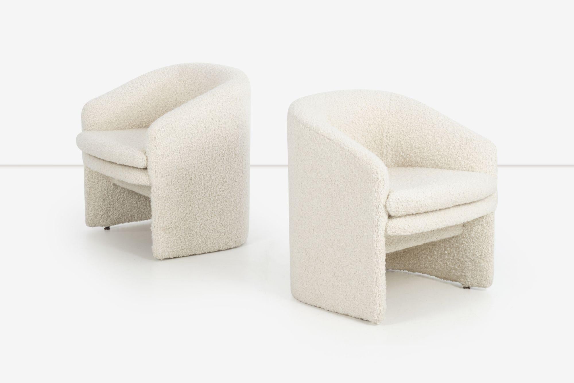 Appliqué Pair of Milo Baughman Style Lounge Chairs For Sale
